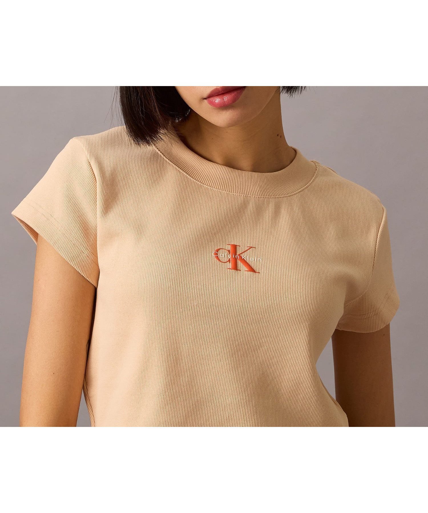 【カルバンクライン/Calvin Klein】の【公式ショップ】 カルバンクライン モノグラム ベイビーTシャツ Calvin Klein Jeans 47AB802 インテリア・キッズ・メンズ・レディースファッション・服の通販 founy(ファニー) 　ファッション　Fashion　レディースファッション　Ladies' Fashion Online　トップス・カットソー　Tops/Tshirt　シャツ/ブラウス　Shirts/Blouses　ロング / Tシャツ　T-Shirts　エンブロイダリー　Embroidery　フィット　Fit　Appleblossom|ID: prp329100004579927 ipo3291000000032479050