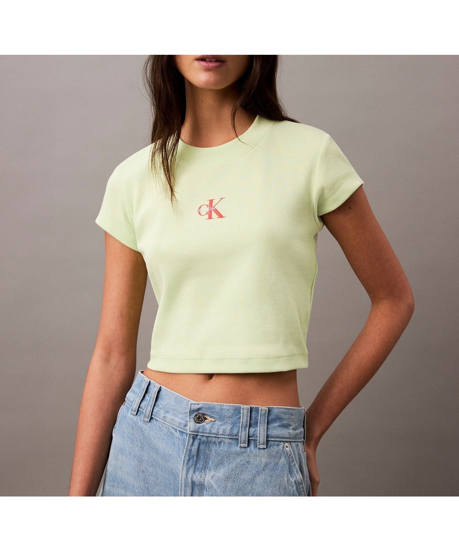 【カルバンクライン/Calvin Klein】の【公式ショップ】 カルバンクライン モノグラム ベイビーTシャツ Calvin Klein Jeans 47AB802 インテリア・キッズ・メンズ・レディースファッション・服の通販 founy(ファニー) 　ファッション　Fashion　レディースファッション　Ladies' Fashion Online　トップス・カットソー　Tops/Tshirt　シャツ/ブラウス　Shirts/Blouses　ロング / Tシャツ　T-Shirts　エンブロイダリー　Embroidery　フィット　Fit　Butterfly|ID: prp329100004579927 ipo3291000000032479057