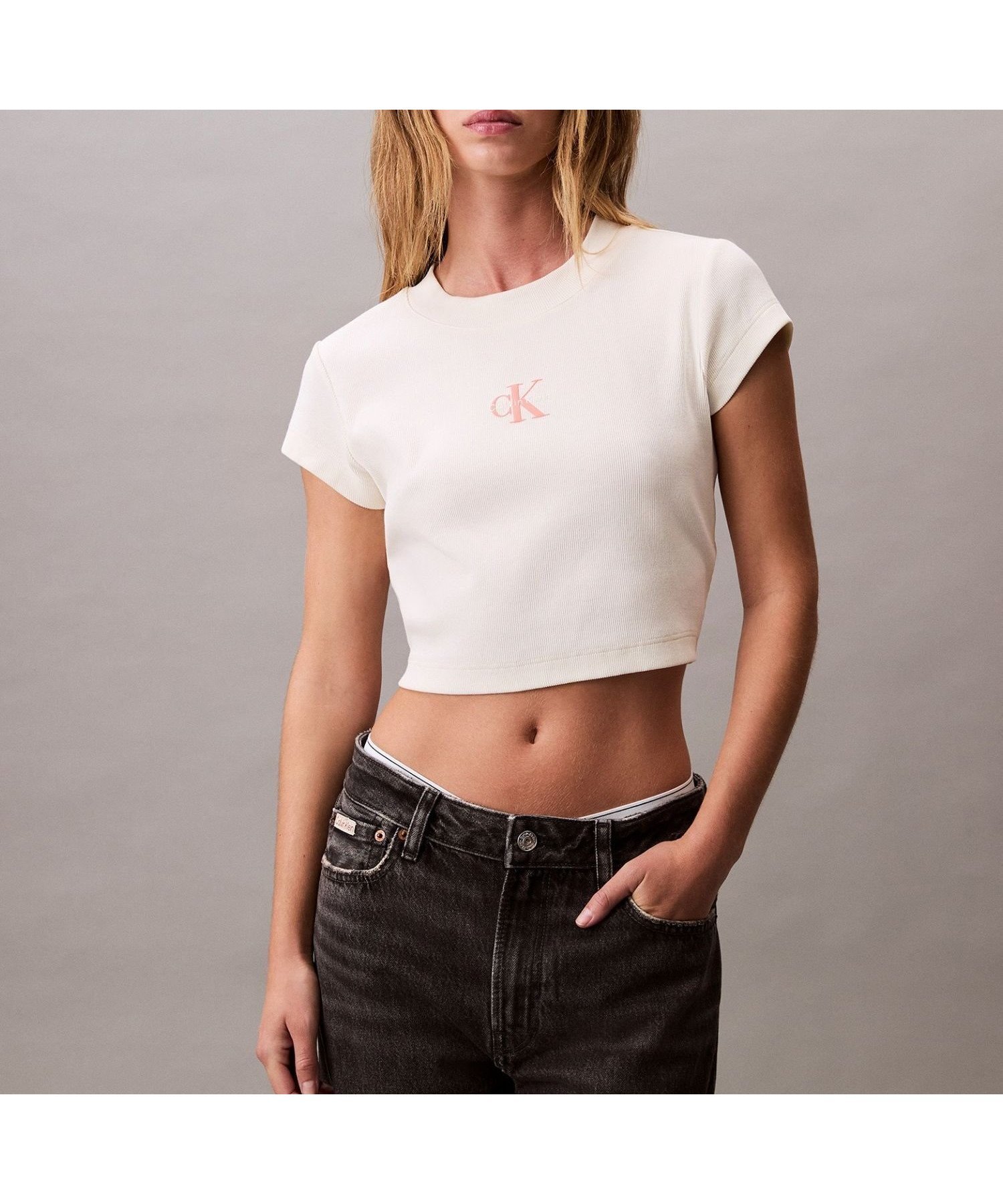【カルバンクライン/Calvin Klein】の【公式ショップ】 カルバンクライン モノグラム ベイビーTシャツ Calvin Klein Jeans 47AB802 インテリア・キッズ・メンズ・レディースファッション・服の通販 founy(ファニー) 　ファッション　Fashion　レディースファッション　Ladies' Fashion Online　トップス・カットソー　Tops/Tshirt　シャツ/ブラウス　Shirts/Blouses　ロング / Tシャツ　T-Shirts　エンブロイダリー　Embroidery　フィット　Fit　Sweet Corn|ID: prp329100004579927 ipo3291000000032479058