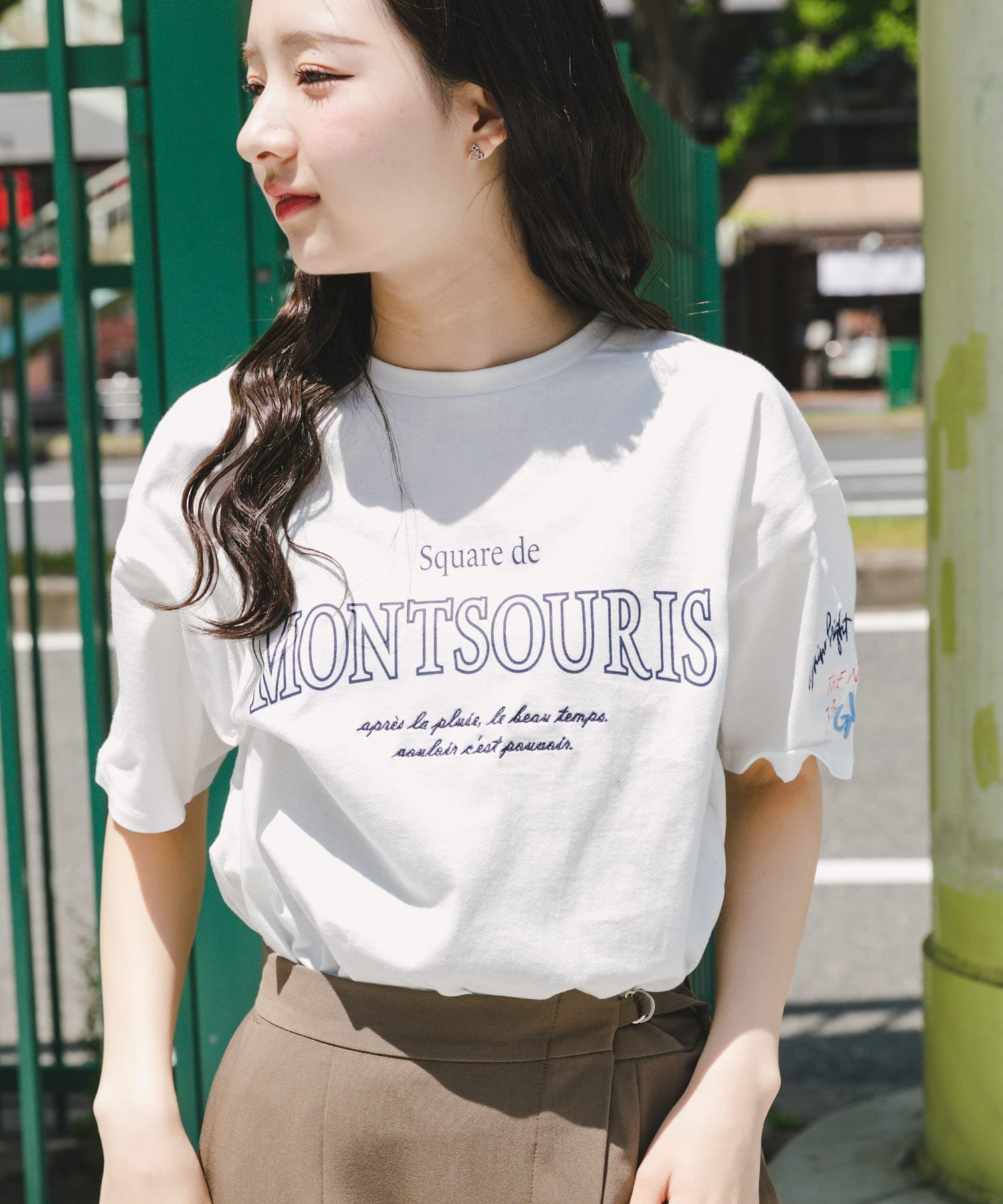 【アイテムズアーバンリサーチ/ITEMS URBAN RESEARCH】のロゴ刺繍半袖Tシャツ インテリア・キッズ・メンズ・レディースファッション・服の通販 founy(ファニー) 　ファッション　Fashion　レディースファッション　Fashion for Women　トップス・カットソー　Cut & Sew Tops　シャツ・ブラウス・オフィスカジュアル　Elegant Blouses & Button-Ups　ロングTシャツ・Tシャツ　Longline T-Shirts & Tees　2025年　2025　2025春夏・S/S　Spring/Summer 2025 SS25　シンプル　Simple, Minimal　デニム　Denim, Jeans Material　リラックス　Relax, Relaxed Fit　ワイド　Wide, Wide Fit　半袖　Short Sleeve, Half Sleeve　夏　Summer　S/S・春夏　SS, Spring/Summer, Warm Season　WHT|ID: prp329100004580069 ipo3291000000033596295