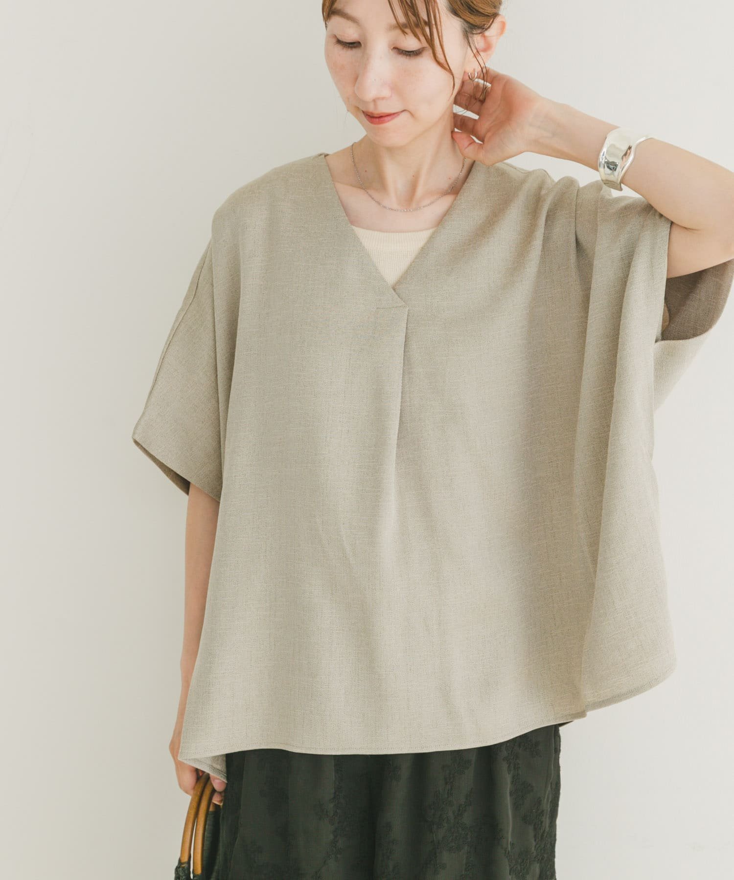 【アイテムズアーバンリサーチ/ITEMS URBAN RESEARCH】のリネンライクVネックプルオーバー インテリア・キッズ・メンズ・レディースファッション・服の通販 founy(ファニー) 　ファッション　Fashion　レディースファッション　Fashion for Women　トップス・カットソー　Cut & Sew Tops　カジュアルプルオーバー・ニットトップス　Pullovers & Knit Tops / Casual Pullovers　Vネックトップス　V-Neck Tops / V-Cut Neckline Shirts　2025年　2025　2025春夏・S/S　Spring/Summer 2025 SS25　夏　Summer　S/S・春夏　SS, Spring/Summer, Warm Season　BEG|ID: prp329100004580091 ipo3291000000034263603