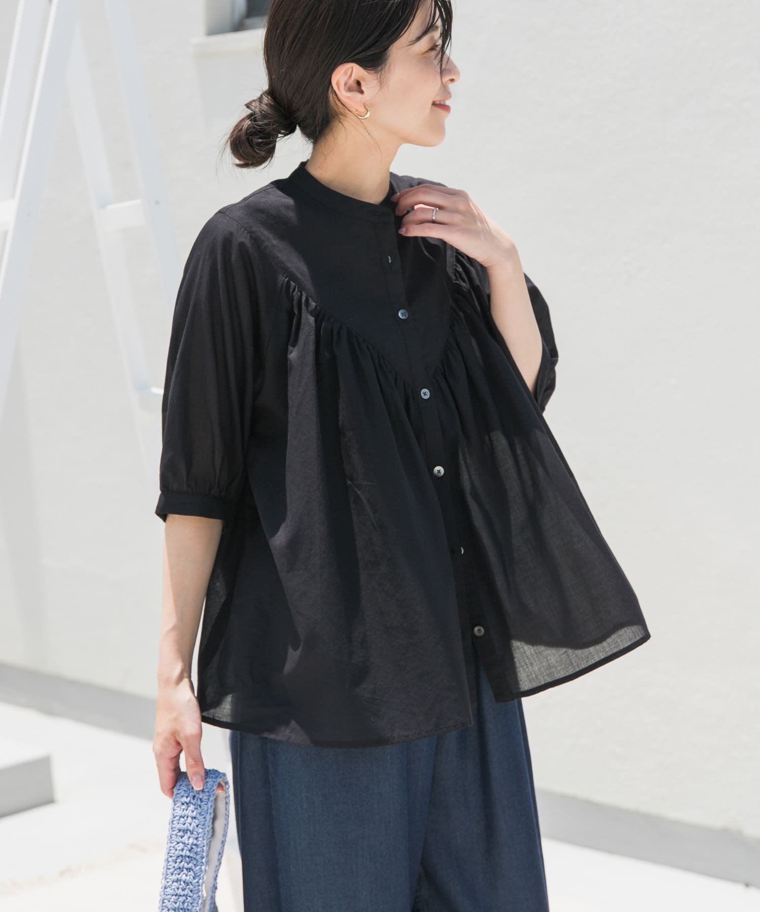 【アーバンリサーチ ドアーズ/URBAN RESEARCH DOORS】のコットンボイルV切替ギャザーブラウス インテリア・キッズ・メンズ・レディースファッション・服の通販 founy(ファニー) 　ファッション　Fashion　レディースファッション　WOMEN　トップス・カットソー　Tops/Tshirt　シャツ/ブラウス　Shirts/Blouses　2025年　2025　2025春夏・S/S　Ss,Spring/Summer,2025　ギャザー　Gather　デニム　Denim　切替　Switching　夏　Summer　S/S・春夏　Ss・Spring/Summer　BLACK|ID: prp329100004580123 ipo3291000000032450290