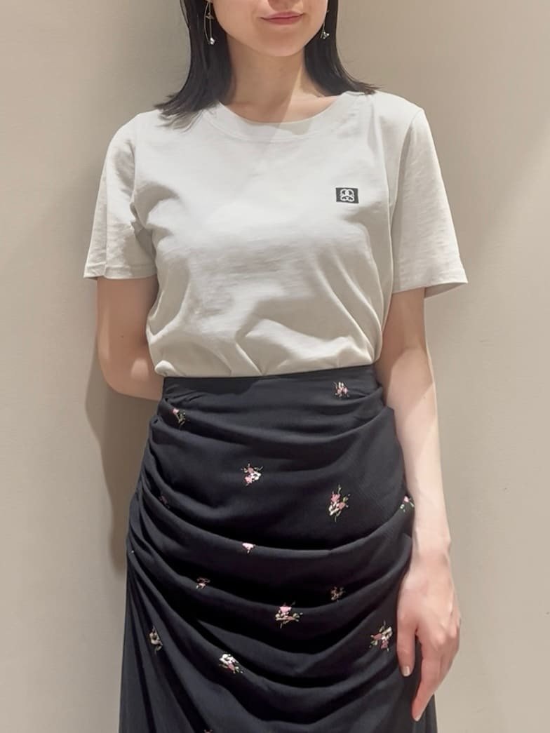 【スナイデル/SNIDEL】のSustainableワンポイントタグTシャツ インテリア・キッズ・メンズ・レディースファッション・服の通販 founy(ファニー) 　ファッション　Fashion　レディースファッション　Fashion for Women　トップス・カットソー　Cut & Sew Tops　シャツ・ブラウス・オフィスカジュアル　Elegant Blouses & Button-Ups　ロングTシャツ・Tシャツ　Longline T-Shirts & Tees　エレガント 上品　Elegant　コンパクト　Compact, Small Size　シンプル　Simple, Minimal　ビスチェ　Bustier, Corset Top　ボーダー　Border, Stripe　ワンポイント　One Point, Statement Accent　MNT[021]|ID: prp329100004580685 ipo3291000000033093302