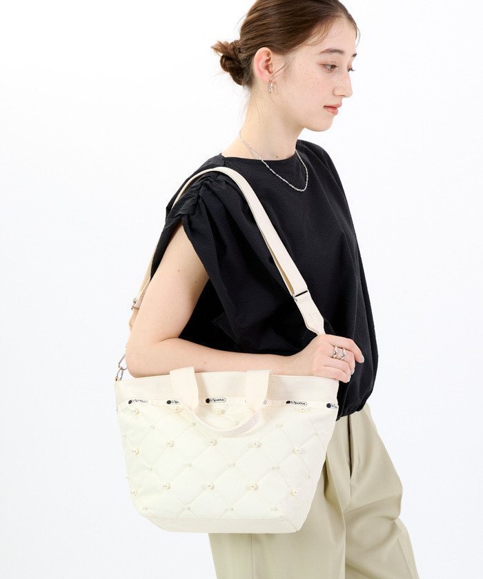 【レスポートサック/LeSportsac】の【公式】レスポートサック ショルダーバッグ 1648LC83 LeSportsac インテリア・キッズ・メンズ・レディースファッション・服の通販 founy(ファニー) https://founy.com/ ファッション Fashion レディースファッション Ladies' Fashion Online スポーツウェア Sportswear スポーツ バッグ/ポーチ Sports Bag/Pouch キルティング Quilting コレクション Collection パール Pearl ポケット Pocket 財布 Wallet |ID: prp329100004580812 ipo3291000000032681847