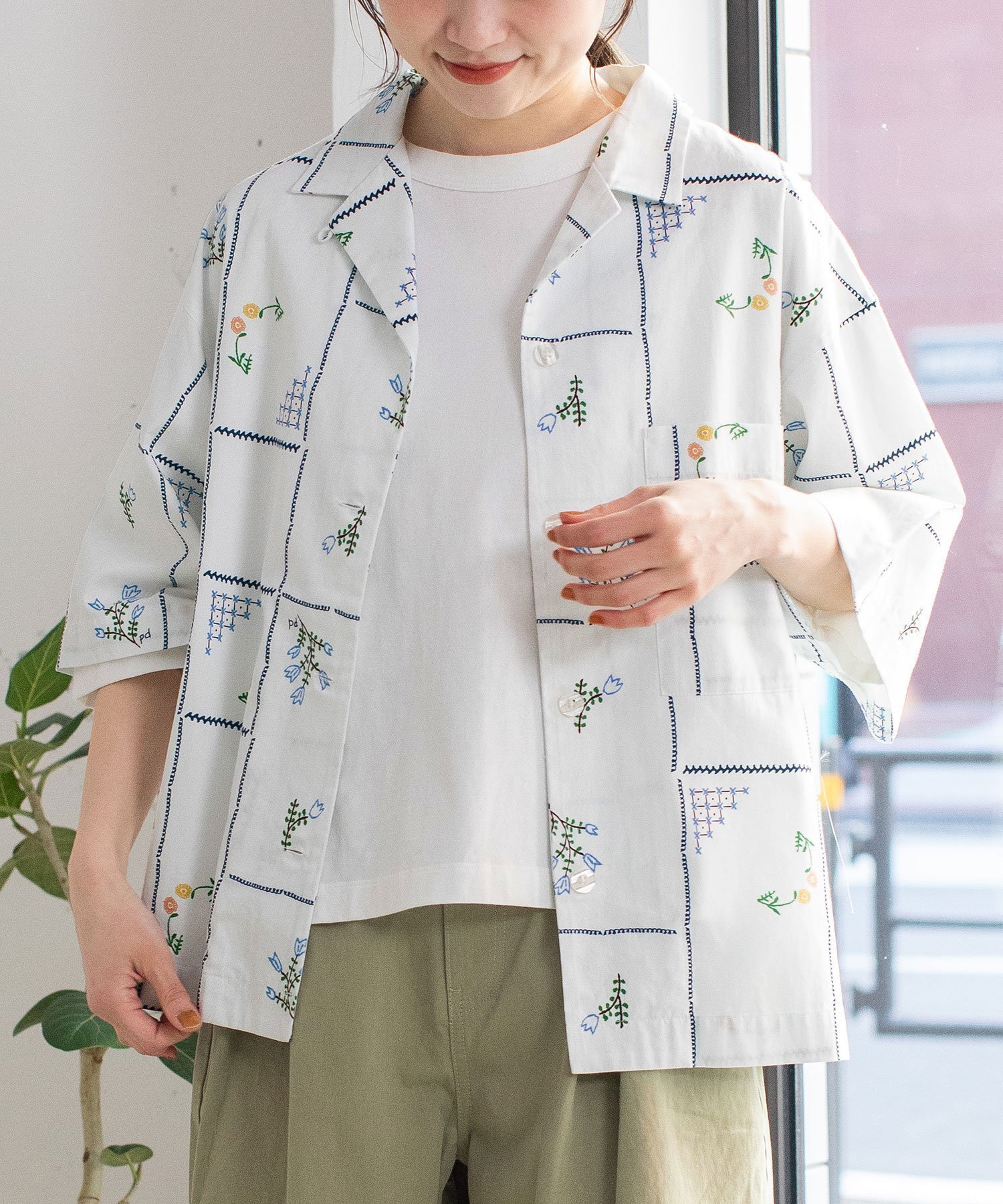 【プードゥドゥ/POU DOU DOU】のステッチプリント開襟シャツ インテリア・キッズ・メンズ・レディースファッション・服の通販 founy(ファニー) 　ファッション　Fashion　レディースファッション　Fashion for Women　トップス・カットソー　Cut & Sew Tops　シャツ・ブラウス・オフィスカジュアル　Elegant Blouses & Button-Ups　アンティーク　Antique-Inspired　イラスト　Illustration　スマート　Smart, Elegant　フラット　Flat, Flat Shoes　プリント　Print, Printed Pattern　ポケット　Pocket, Pocket Detail　羽織　Haori, Light Jacket　オフホワイト|ID: prp329100004581089 ipo3291000000033925477