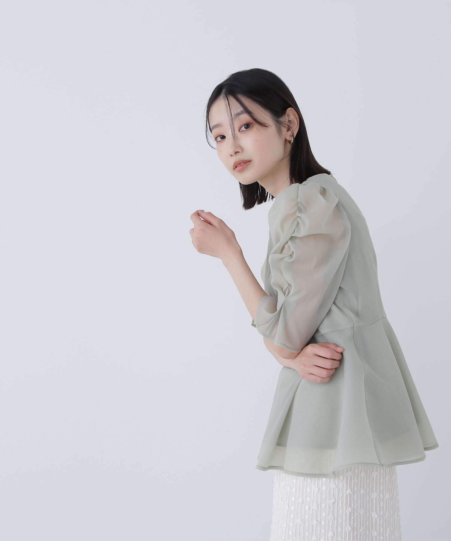 【ナチュラル ビューティー ベーシック/NATURAL BEAUTY BASIC】のシアーペプラムブラウス インテリア・キッズ・メンズ・レディースファッション・服の通販 founy(ファニー) 　ファッション　Fashion　レディースファッション　Fashion for Women　トップス・カットソー　Cut & Sew Tops　シャツ・ブラウス・オフィスカジュアル　Elegant Blouses & Button-Ups　シアー　Sheer, See-Through　パイピング　Piping, Trim Design　ペプラム　Peplum, Flared Hem　人気　Popular, Best Seller　半袖　Short Sleeve, Half Sleeve　春　Spring　ライトグリーン|ID: prp329100004581109 ipo3291000000033220196