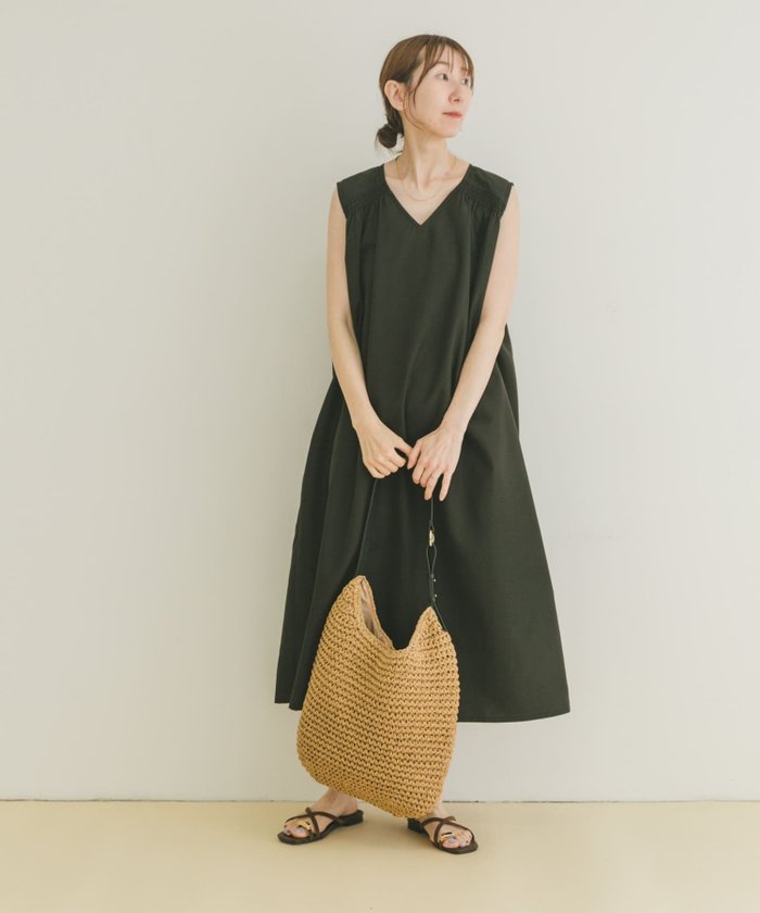 【アイテムズアーバンリサーチ/ITEMS URBAN RESEARCH】のVネックノースリーブワンピース インテリア・キッズ・メンズ・レディースファッション・服の通販 founy(ファニー) https://founy.com/ ファッション Fashion レディースファッション Fashion for Women ワンピース Dresses 2025年 2025 2025春夏・S/S Spring/Summer 2025 SS25 シャーリング Shirring, Ruched シンプル Simple, Minimal ノースリーブ Sleeveless, No-Sleeve エレガント 上品 Elegant 夏 Summer S/S・春夏 SS, Spring/Summer, Warm Season |ID: prp329100004581170 ipo3291000000033708088