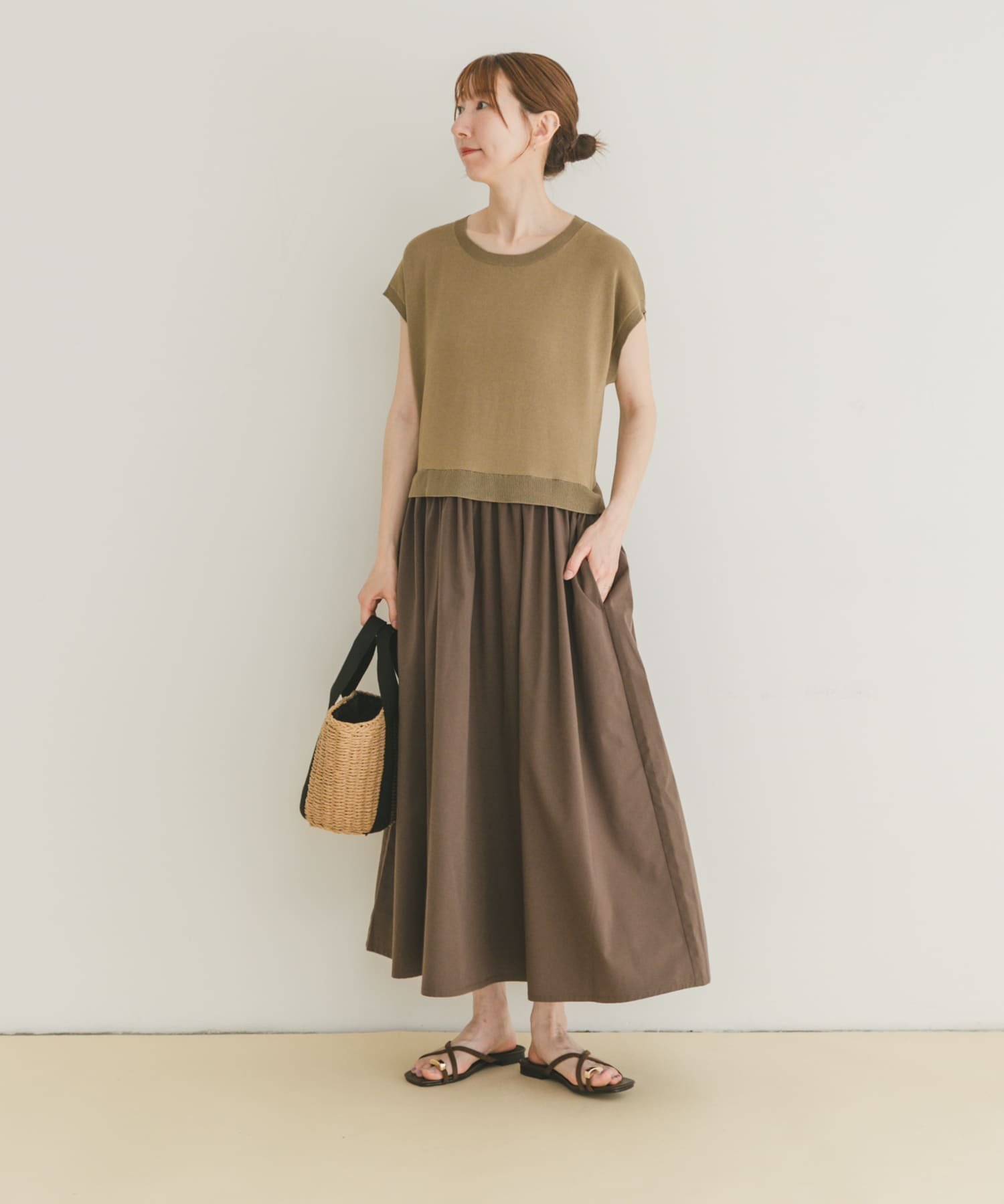 【アイテムズアーバンリサーチ/ITEMS URBAN RESEARCH】のニットドッキングフレンチワンピース インテリア・キッズ・メンズ・レディースファッション・服の通販 founy(ファニー) 　ファッション　Fashion　レディースファッション　Fashion for Women　ワンピース　Dresses　2025年　2025　2025春夏・S/S　Spring/Summer 2025 SS25　シンプル　Simple, Minimal　スリーブ　Sleeve, Long Sleeve / Short Sleeve　ドッキング　Docking, Mixed Material　フレンチ　French, French Style　夏　Summer　S/S・春夏　SS, Spring/Summer, Warm Season　MOC|ID: prp329100004581175 ipo3291000000033612625