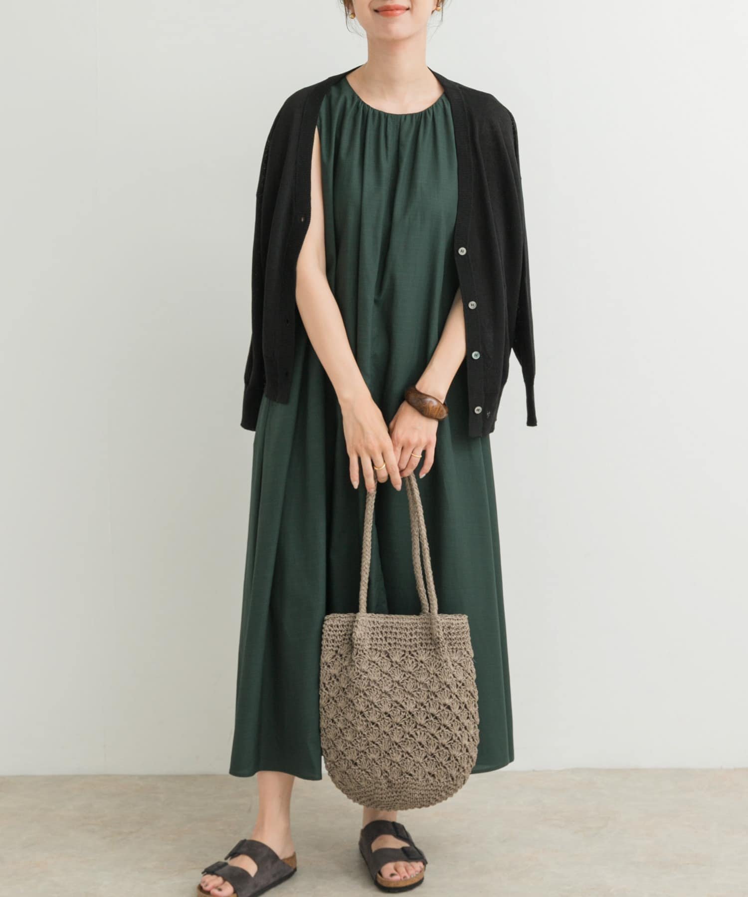【アーバンリサーチ ドアーズ/URBAN RESEARCH DOORS】のバックリボンギャザーワンピース インテリア・キッズ・メンズ・レディースファッション・服の通販 founy(ファニー) 　ファッション　Fashion　レディースファッション　Ladies' Fashion Online　ワンピース　Dress　2025年　2025　2025春夏・S/S　Ss,Spring/Summer,2025　ギャザー　Gather　サンダル　Sandals　シューズ　Shoes　ノースリーブ　No Sleeve　フラット　Flat　リゾート　Resort　リボン　Ribbon　エレガント 上品　Elegant　夏　Summer　S/S・春夏　Ss・Spring/Summer　GREEN|ID: prp329100004581176 ipo3291000000032607283