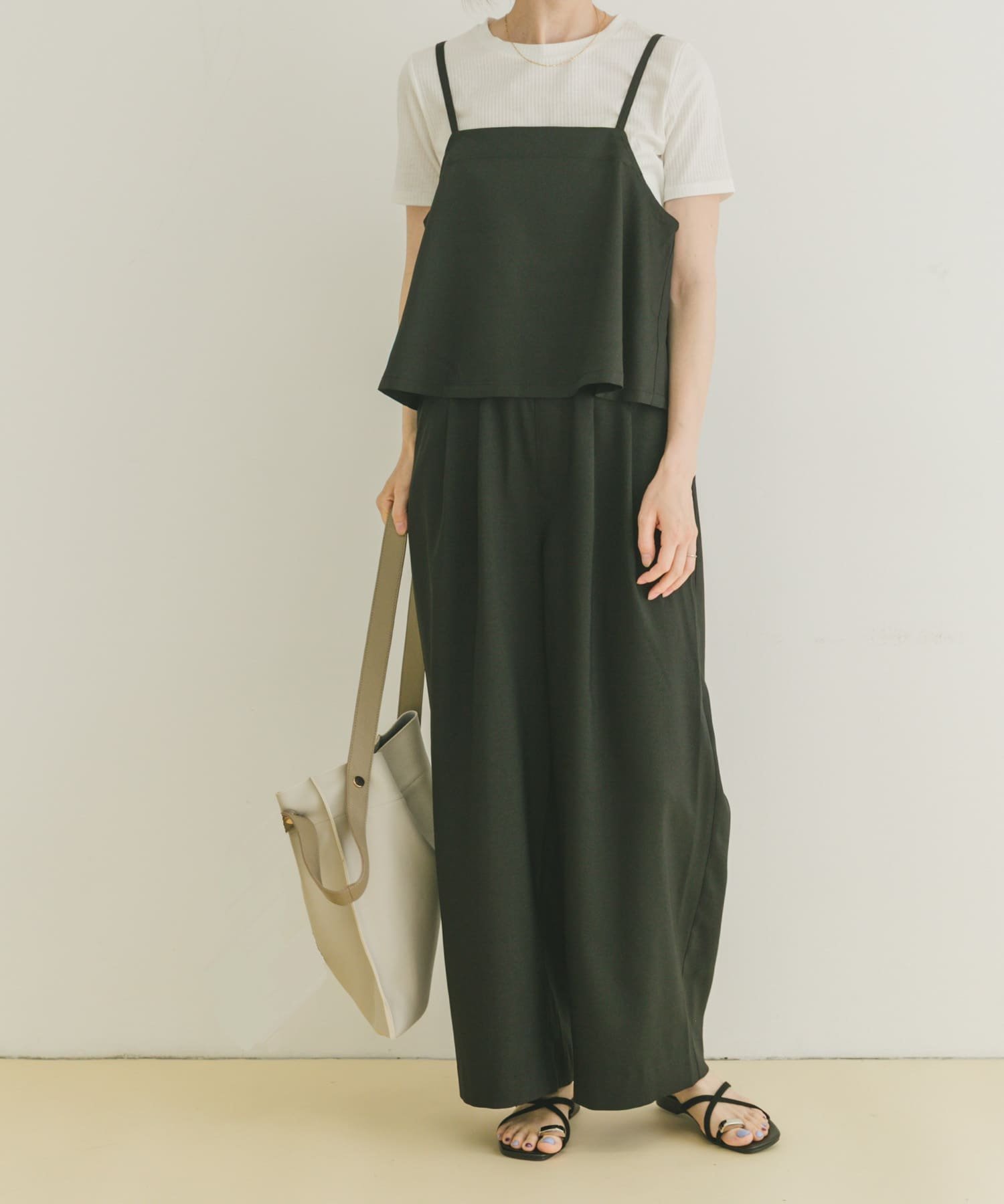 【アイテムズアーバンリサーチ/ITEMS URBAN RESEARCH】のインナー付きリネンライクセットアップ インテリア・キッズ・メンズ・レディースファッション・服の通販 founy(ファニー) 　ファッション　Fashion　レディースファッション　Fashion for Women　セットアップ　Matching Sets　2025年　2025　2025春夏・S/S　Spring/Summer 2025 SS25　なめらか　Smooth, Silky Texture　インナー　Innerwear　キャミソール　Camisole, Spaghetti Strap Top　セットアップ　Set-Up, Coordinated Outfit　バランス　Balance, Style Balance　フィット　Fit, Slim Fit　リラックス　Relax, Relaxed Fit　夏　Summer　S/S・春夏　SS, Spring/Summer, Warm Season　WHT×BLK|ID: prp329100004581262 ipo3291000000033445289