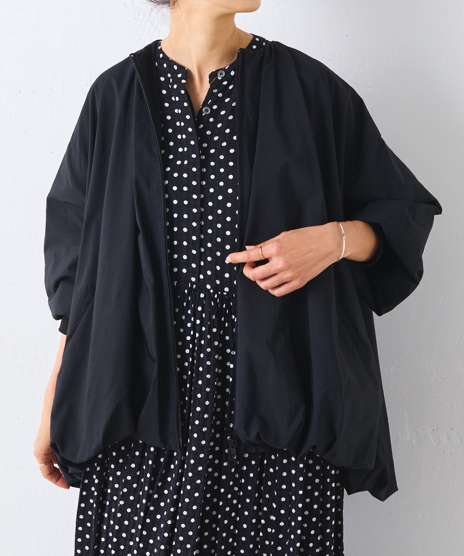 【ビアズリー/BEARDSLEY】のソデパフバルーンブルゾン インテリア・キッズ・メンズ・レディースファッション・服の通販 founy(ファニー) 　ファッション　Fashion　レディースファッション　Fashion for Women　アウター　Coat / Outerwear Collection　ブルゾンジャケット・スポーティアウター　Blouson Jackets　ギャザー　Gathered, Ruffled　スウェット / スエット　Sweatshirt, Sweatwear　バランス　Balance, Style Balance　バルーン　Balloon, Balloon Silhouette　ブルゾン　Blouson, Bomber Jacket　冬　Winter / This Winter　旅行　Travel　秋　Autumn　ブラック|ID: prp329100004581263 ipo3291000000033833230