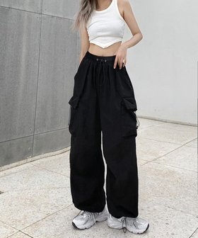 【ミニミニストア/miniministore】のカーゴパンツ ジョガーパンツ レディース 人気、トレンドファッション・服の通販 founy(ファニー) ファッション Fashion レディースファッション Fashion for Women パンツ Pants & Trousers 春 Spring カーゴパンツ Cargo Pants, Utility Pants クロップド Cropped, Short Length スポーツ Sports, Activewear トレンド Trend, Trending Now ドローストリング Drawstring, Pull Cord フェミニン Feminine, Girly フラップ Flap, Flap Pocket ポケット Pocket, Pocket Detail ミリタリー Military, Army Style ラベンダー Lavender ロング Long, Long-Length S/S・春夏 SS, Spring/Summer, Warm Season 夏 Summer |ID:prp329100004581533