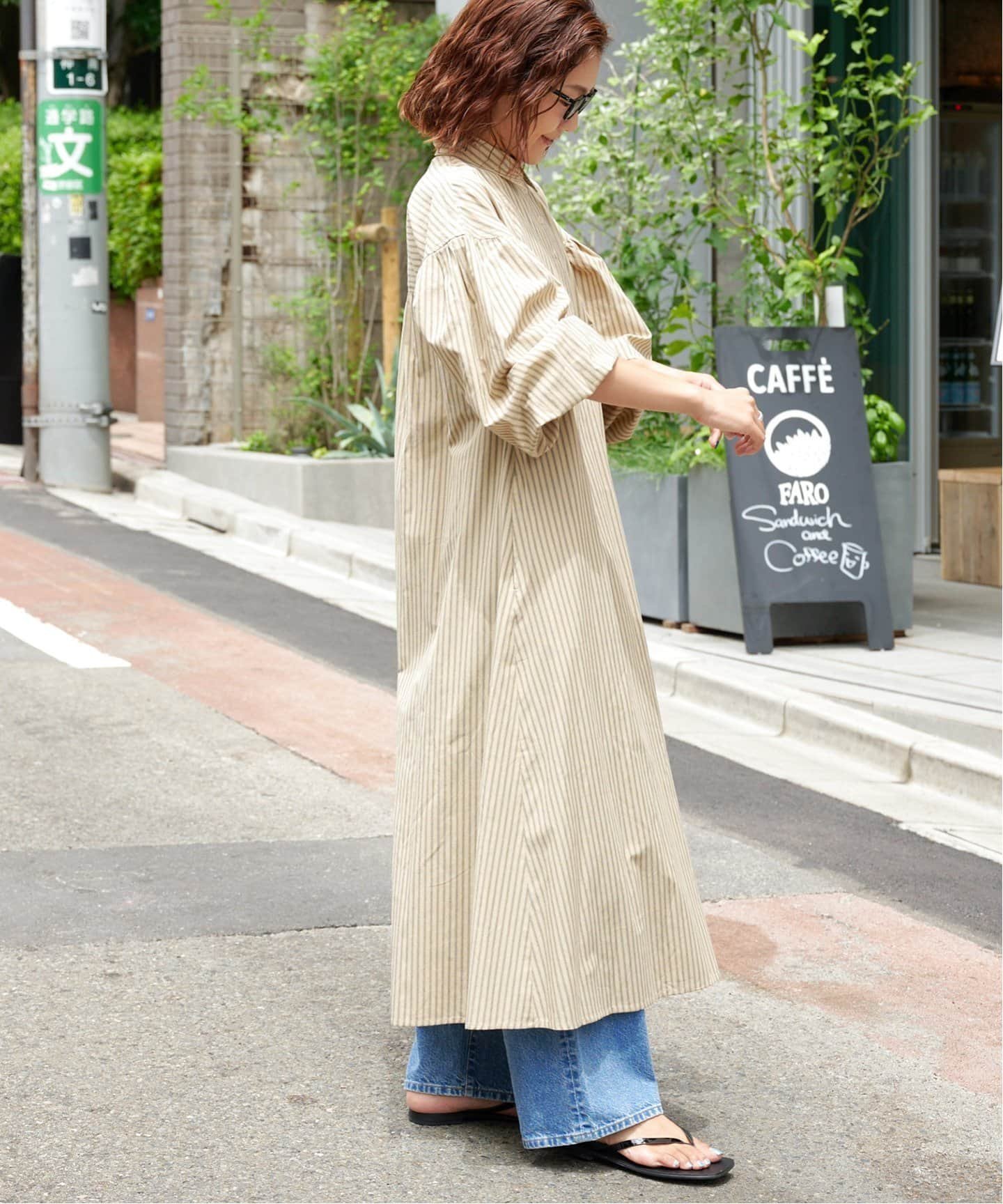 【アウトドアプロダクツ ユージュアルシングス/OUTDOOR PRODUCTS Usual Things】のストライプボリュームスリーブシャツワンピース インテリア・キッズ・メンズ・レディースファッション・服の通販 founy(ファニー) 　ファッション　Fashion　レディースファッション　Fashion for Women　ワンピース　Dresses　シャツワンピース / 1枚で着映えコーデ　Shirt Dresses　スリーブ　Sleeve, Long Sleeve / Short Sleeve　デニム　Denim, Jeans Material　フィット　Fit, Slim Fit　エレガント 上品　Elegant　長袖　Long Sleeve, Full Sleeve　ベージュ|ID: prp329100004581558 ipo3291000000033534700