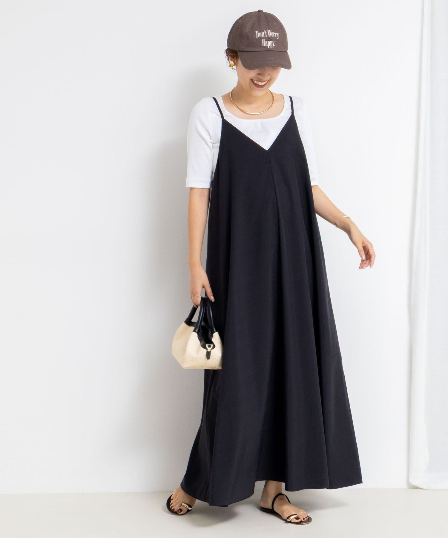 【ノーリーズ/NOLLEY'S】のフラワープリント ムジキャミワンピース インテリア・キッズ・メンズ・レディースファッション・服の通販 founy(ファニー) 　ファッション　Fashion　レディースファッション　Fashion for Women　ワンピース　Dresses　キャミソールワンピース　Camisole Dresses　ヴィンテージ　Vintage Style　キャミソール　Camisole, Spaghetti Strap Top　タフタ　Taffeta, Structured Fabric　タンク　Tank Top, Sleeveless Top　定番　Standard, Basic Item　人気　Popular, Best Seller　フラワー　Flower, Floral　プリント　Print, Printed Pattern　無地　Plain, Solid Color　リラックス　Relax, Relaxed Fit　ロング　Long, Long-Length　冬　Winter / This Winter　おすすめ　Recommended / Our Picks　夏　Summer　旅行　Travel　2025年　2025　2025春夏・S/S　Spring/Summer 2025 SS25　ブラック|ID: prp329100004581925 ipo3291000000032723434