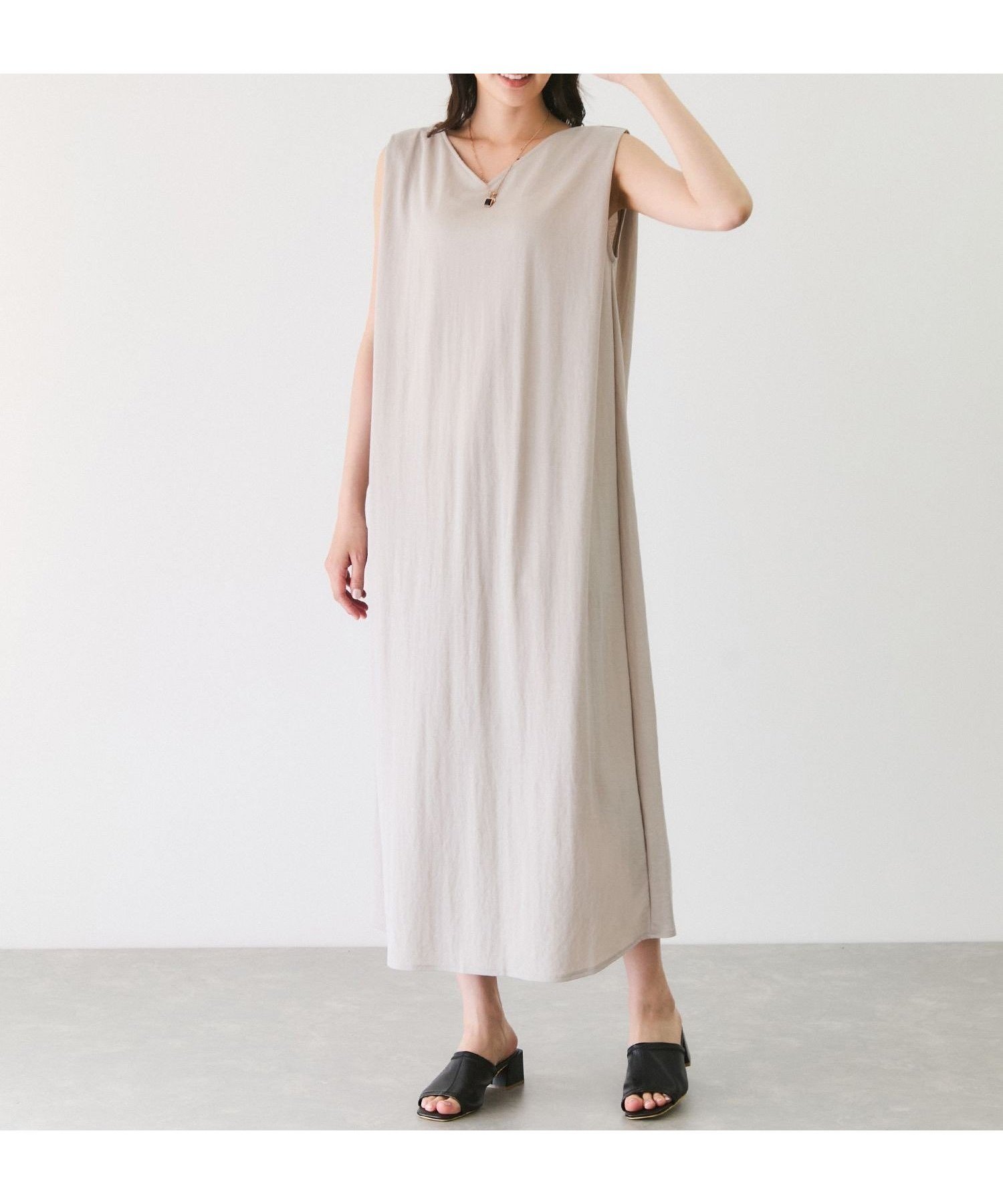 【ジャイロ/JAYRO】の鹿の子タックワンピース インテリア・キッズ・メンズ・レディースファッション・服の通販 founy(ファニー) 　ファッション　Fashion　レディースファッション　Fashion for Women　ワンピース　Dresses　アクセサリー　Fashion Accessories　春　Spring　鹿の子　Piqué, Kanoko Fabric　サンダル　Sandals, Summer Shoes　シンプル　Simple, Minimal　スニーカー　Sneakers, Trainers　フレア　Flare, Flared　ポケット　Pocket, Pocket Detail　ロング　Long, Long-Length　S/S・春夏　SS, Spring/Summer, Warm Season　おすすめ　Recommended / Our Picks　夏　Summer　旅行　Travel　グレー系(09)|ID: prp329100004581928 ipo3291000000033150660