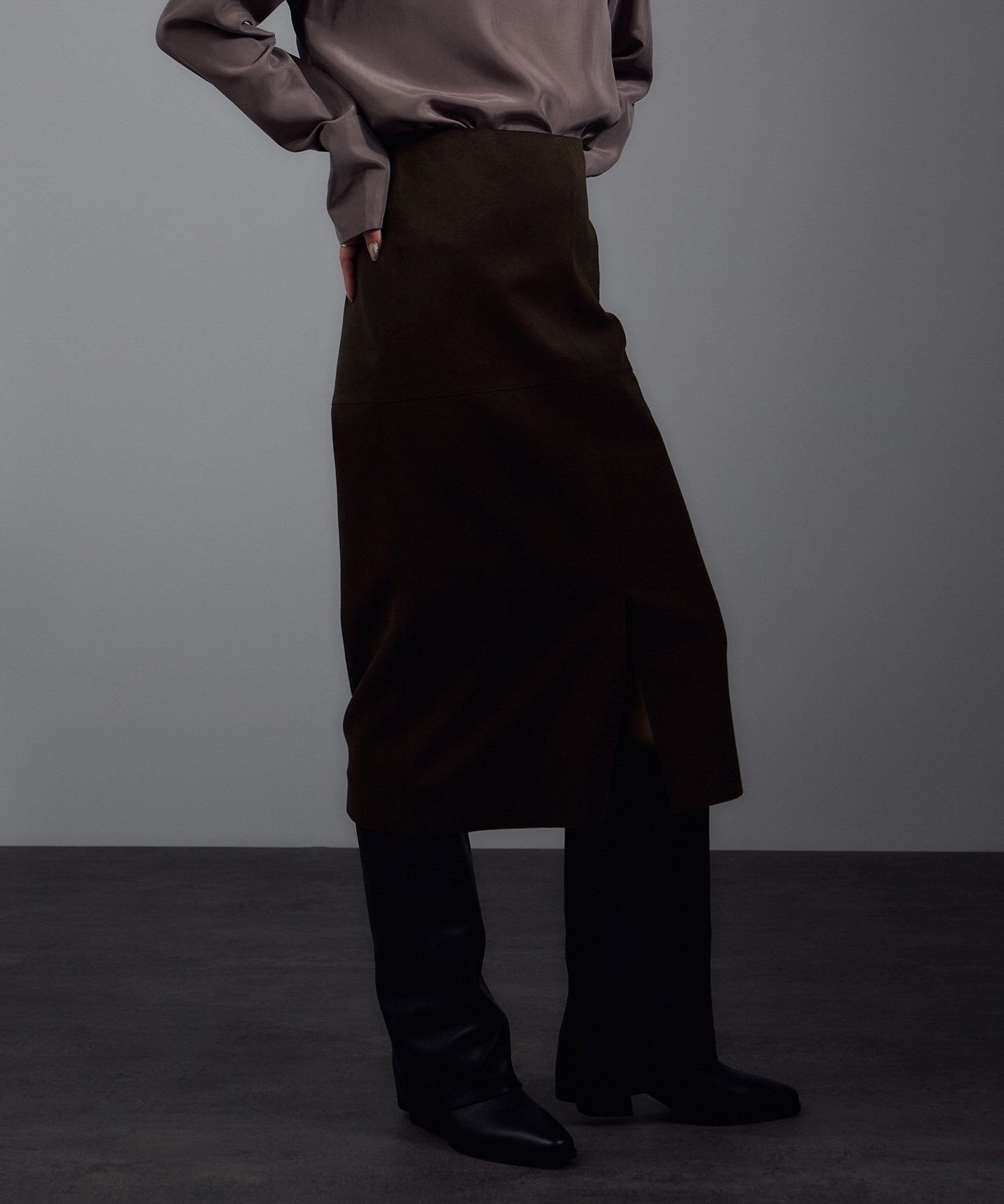 【サロン アダム エ ロペ/SALON adam et rope'】のUltrasuedeスエードスカート セットアップ対応 人気、トレンドファッション・服の通販 founy(ファニー) 　ファッション　Fashion　レディースファッション　WOMEN　セットアップ　Setup　スカート　Skirt　インナー　Inner　カットソー　Cut And Sew　サンダル　Sandals　シンプル　Simple　スウェード　Suede　スエード　Suede　スニーカー　Sneakers　スリット　Slit　セットアップ　Set Up　タイツ　Tights　フリンジ　Fringe　フロント　Front　ポケット　Pocket　ラグジュアリー　Luxury　A/W・秋冬　Aw・Autumn/Winter・Fw・Fall-Winter　おすすめ　Recommend　エレガント 上品　Elegant　 other-1|ID: prp329100004582005 ipo3291000000032467769