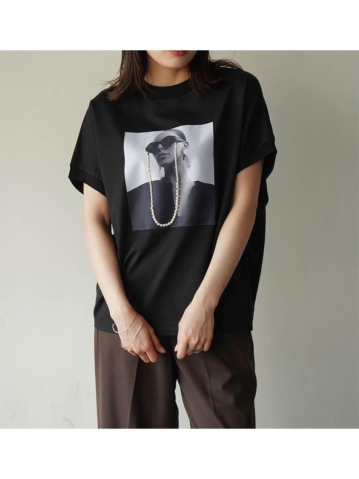 【ラシュッド/LASUD】のフォトプリントパールTシャツ インテリア・キッズ・メンズ・レディースファッション・服の通販 founy(ファニー) https://founy.com/ ファッション Fashion レディースファッション Fashion for Women トップス・カットソー Cut & Sew Tops シャツ・ブラウス・オフィスカジュアル Elegant Blouses & Button-Ups ロングTシャツ・Tシャツ Longline T-Shirts & Tees スリーブ Sleeve, Long Sleeve / Short Sleeve パール Pearl, Pearl Accent フレンチ French, French Style プリント Print, Printed Pattern モチーフ Motif, Design Theme |ID: prp329100004582052 ipo3291000000032742486