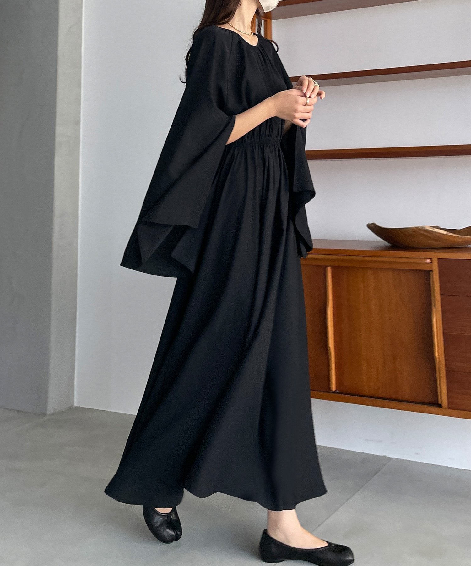 【ジュノア/JUNOAH】のスリットスリーブフレアワンピース インテリア・キッズ・メンズ・レディースファッション・服の通販 founy(ファニー) 　ファッション　Fashion　レディースファッション　Ladies' Fashion Online　ワンピース　Dress　ブラック|ID: prp329100004582053 ipo3291000000032651123