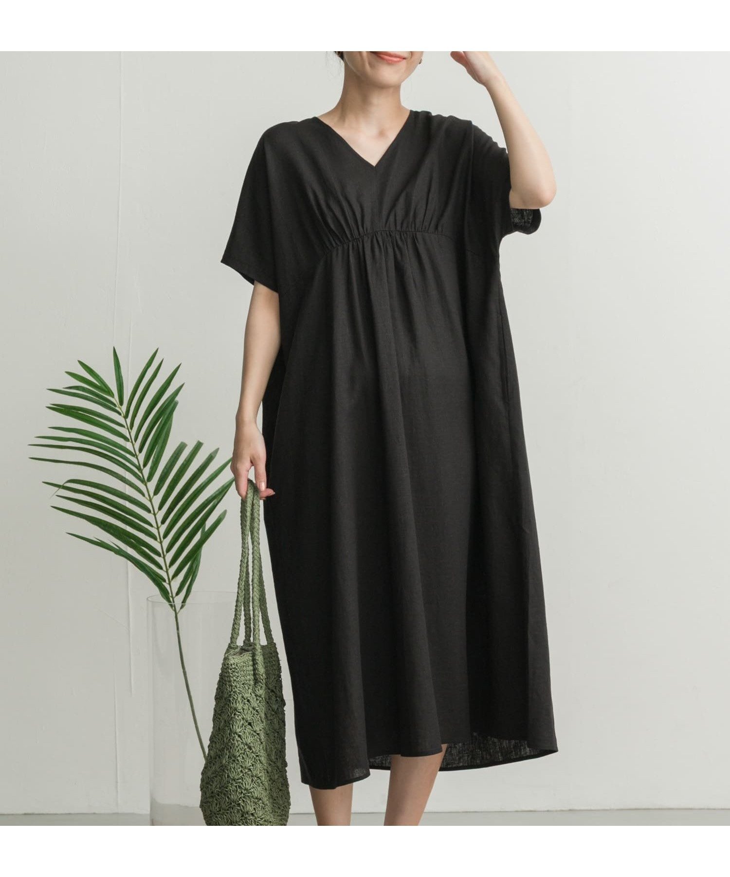 【アーバンリサーチ ドアーズ/URBAN RESEARCH DOORS】のリネンレーヨンVネック切替ギャザーワンピース インテリア・キッズ・メンズ・レディースファッション・服の通販 founy(ファニー) 　ファッション　Fashion　レディースファッション　Ladies' Fashion Online　ワンピース　Dress　2025年　2025　2025春夏・S/S　Ss,Spring/Summer,2025　おすすめ　Recommend　ギャザー　Gather　スリーブ　Sleeve　フレンチ　French　フロント　Front　リネン　Linen　エレガント 上品　Elegant　切替　Switching　夏　Summer　S/S・春夏　Ss・Spring/Summer　BLACK|ID: prp329100004582096 ipo3291000000032607585