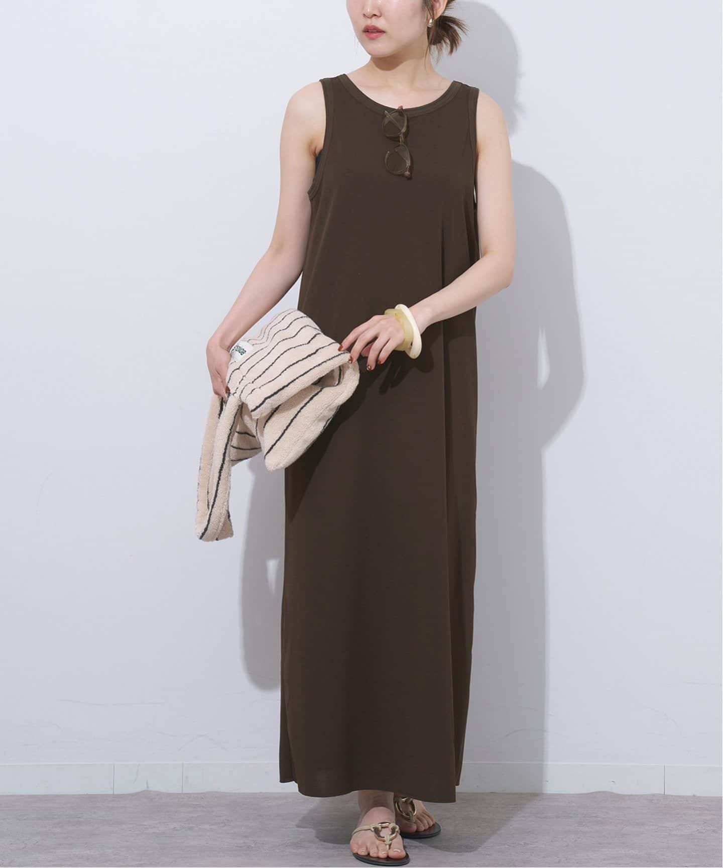 【ジャーナルスタンダード レリューム/JOURNAL STANDARD relume】のカットジャージーワンピース インテリア・キッズ・メンズ・レディースファッション・服の通販 founy(ファニー) 　ファッション　Fashion　レディースファッション　Fashion for Women　ワンピース　Dresses　2025年　2025　2025-2026秋冬・A/W　Autumn/Winter 2025–26 AW25–26　インナー　Innerwear　カーディガン　Cardigan, Knitwear　スリット　Slit, Slit Detail　リラックス　Relax, Relaxed Fit　ロング　Long, Long-Length　旅行　Travel　楽ちん　Easy Fit, Comfortable　ブラウン|ID: prp329100004582106 ipo3291000000032720040