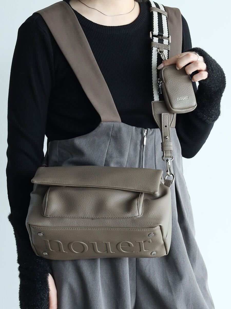 【ラシュッド/LASUD】のボトムエンボスロゴバッグ 人気、トレンドファッション・服の通販 founy(ファニー) 　ファッション　Fashion　レディースファッション　Fashion for Women　バッグ　Bags　ボトム　Bottoms, Lower Wear　ポーチ　Pouch, Small Case　今季　This Season, Current Season　 other-1|ID: prp329100004582147 ipo3291000000032623821