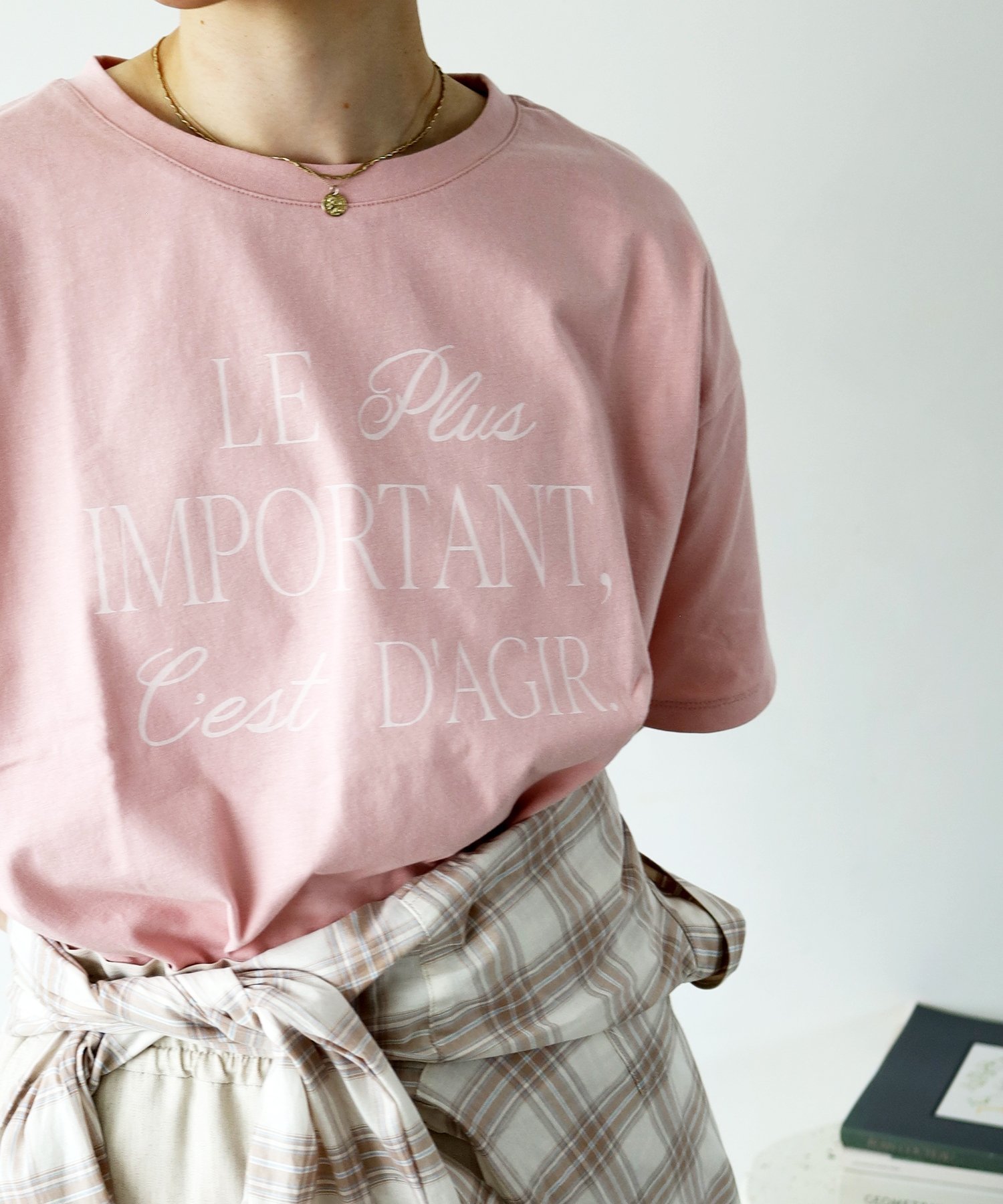 【ルクールブラン/le.coeur blanc】の《手洗い可能》Le plusロゴTシャツ インテリア・キッズ・メンズ・レディースファッション・服の通販 founy(ファニー) 　ファッション　Fashion　レディースファッション　Fashion for Women　トップス・カットソー　Cut & Sew Tops　シャツ・ブラウス・オフィスカジュアル　Elegant Blouses & Button-Ups　ロングTシャツ・Tシャツ　Longline T-Shirts & Tees　おすすめ　Recommended / Our Picks　ストレート　Straight, Straight Cut　スリット　Slit, Slit Detail　フランス　France, French　定番　Standard, Basic Item　ピンク|ID: prp329100004582200 ipo3291000000033271442