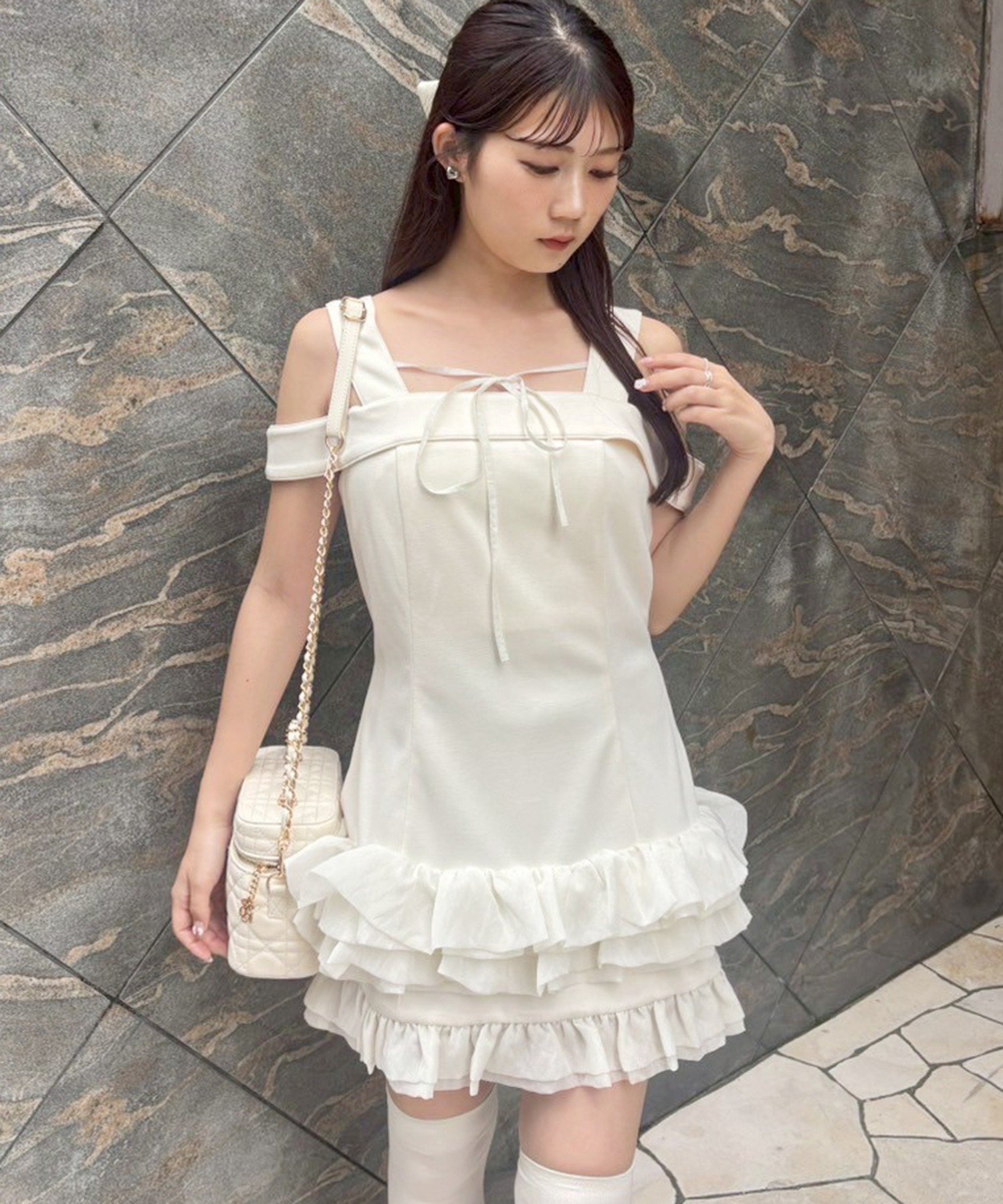 【ナイスクラップ/NICE CLAUP】の【お揃いcollection】フリルミニワンピ インテリア・キッズ・メンズ・レディースファッション・服の通販 founy(ファニー) 　ファッション　Fashion　レディースファッション　Ladies' Fashion Online　ワンピース　Dress　2025年　2025　2025春夏・S/S　Ss,Spring/Summer,2025　おすすめ　Recommend　オフショル　Off Shoulder　スクエア　Square　チュニック　Tunic　デコルテ　Decolletage　ミュール　Mule　夏　Summer　アイボリー|ID: prp329100004582355 ipo3291000000032470953