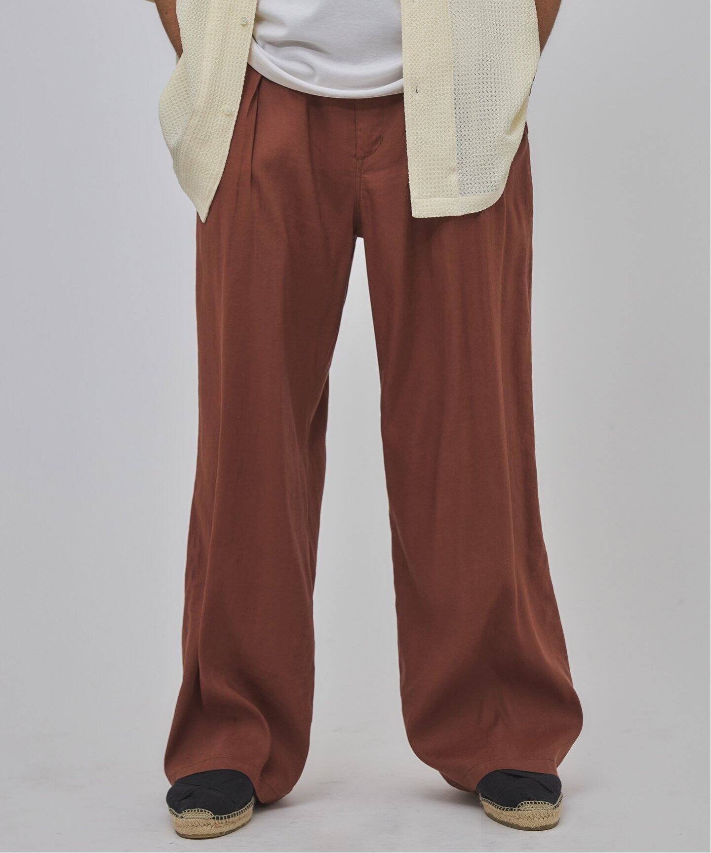 【エディフィス/EDIFICE / MEN】のリネン/レーヨン 1プリーツ イージーパンツ インテリア・キッズ・メンズ・レディースファッション・服の通販 founy(ファニー) 　ファッション　Fashion　メンズファッション　Men's Style Online　ボトムス　Bottoms/Men　スラックス　Slacks　ファブリック　Fabric　フランス　France　プリーツ　Pleats　ポケット　Pocket　ミックス　Mix　ミリタリー　Military　リネン　Linen　ブラウン|ID: prp329100004582609 ipo3291000000032643824