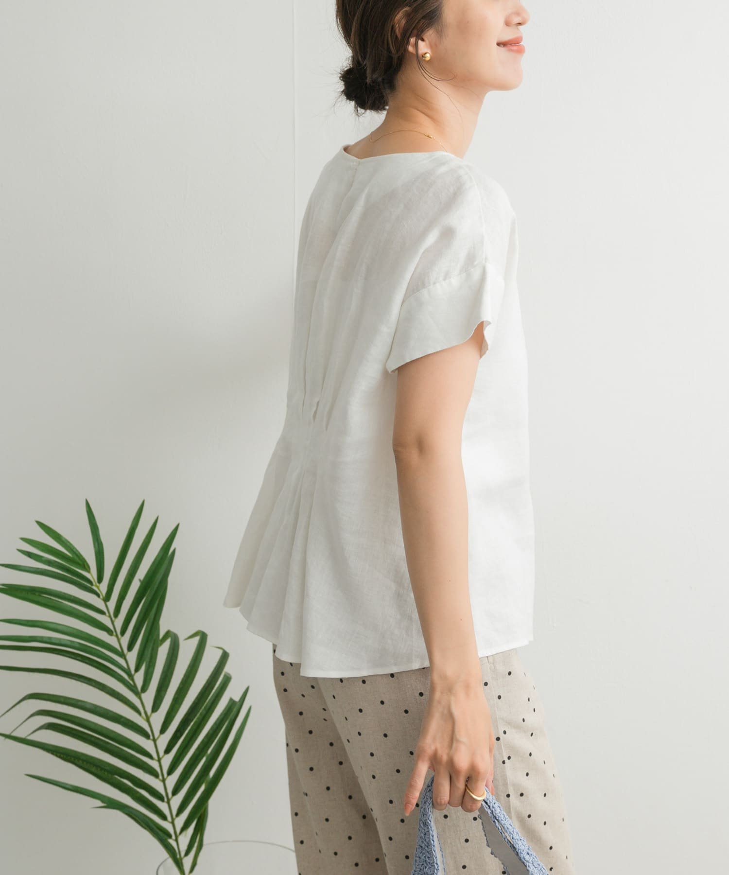 【アーバンリサーチ ドアーズ/URBAN RESEARCH DOORS】のリネンバックタックブラウス インテリア・キッズ・メンズ・レディースファッション・服の通販 founy(ファニー) 　ファッション　Fashion　レディースファッション　Ladies' Fashion Online　トップス・カットソー　Tops/Tshirt　シャツ/ブラウス　Shirts/Blouses　バッグ　Bag　2025年　2025　2025春夏・S/S　Ss,Spring/Summer,2025　シンプル　Simple　スリーブ　Sleeve　フレンチ　French　フロント　Front　リネン　Linen　ワイド　Wide　夏　Summer　S/S・春夏　Ss・Spring/Summer　OFF WHITE|ID: prp329100004583281 ipo3291000000032660853