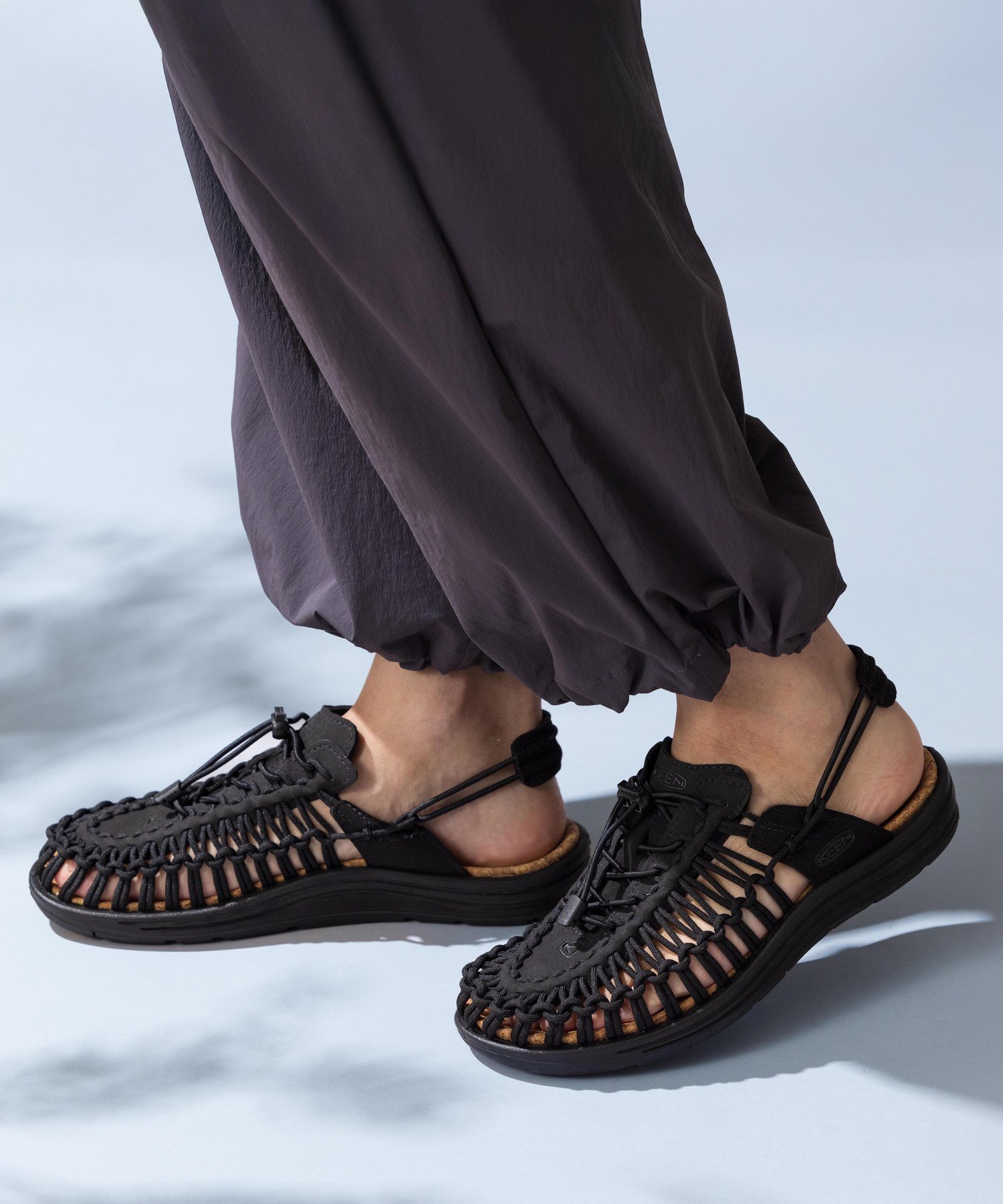 【キーン/KEEN】のALL GENDER UNEEK II CONVERTIBLE ユニセックス ユニーク ツー コンバーチブル インテリア・キッズ・メンズ・レディースファッション・服の通販 founy(ファニー) 　ファッション　Fashion　レディースファッション　Ladies' Fashion Online　アウトドア　Outdoor　クッション　Cushion　軽量　Lightweight　サンダル　Sandals　シューズ　Shoes　スニーカー　Sneakers　スリッポン　Slip-Ons　フィット　Fit　ラウンド　Round　BLACK/BLACK|ID: prp329100004583423 ipo3291000000032578236