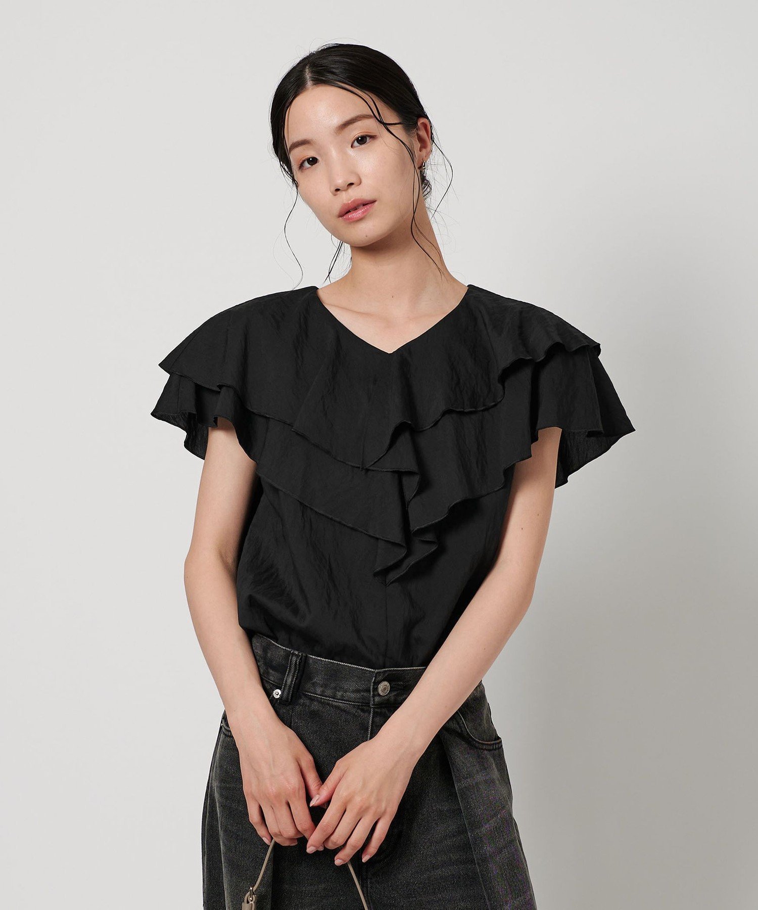 【ビューティ&ユース ユナイテッドアローズ/BEAUTY&YOUTH / UNITED ARROWS】のレイヤーフリル ブラウス-ウォッシャブル- インテリア・キッズ・メンズ・レディースファッション・服の通販 founy(ファニー) 　ファッション　Fashion　レディースファッション　WOMEN　トップス・カットソー　Tops/Tshirt　シャツ/ブラウス　Shirts/Blouses　おすすめ　Recommend　アシンメトリー　Asymmetry　インナー　Inner　ウォッシャブル　Washable　シンプル　Simple　スタイリッシュ　Stylish　ストライプ　Stripe　スラックス　Slacks　ボトム　Bottom　ラッフル　Raffle　エレガント 上品　Elegant　夏　Summer　BLACK|ID: prp329100004583491 ipo3291000000032485421