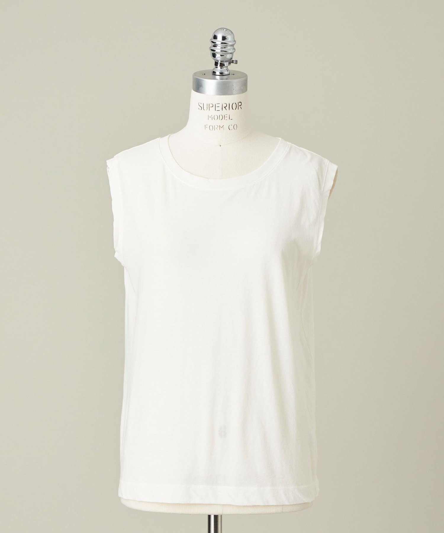 【ユナイテッドアローズ/UNITED ARROWS】のconte クルーネック ノースリーブTシャツ インテリア・キッズ・メンズ・レディースファッション・服の通販 founy(ファニー) 　ファッション　Fashion　レディースファッション　WOMEN　トップス・カットソー　Tops/Tshirt　キャミソール / ノースリーブ　No Sleeves　シャツ/ブラウス　Shirts/Blouses　ロング / Tシャツ　T-Shirts　シンプル　Simple　ノースリーブ　No Sleeve　夏　Summer　WHITE|ID: prp329100004583853 ipo3291000000032491824