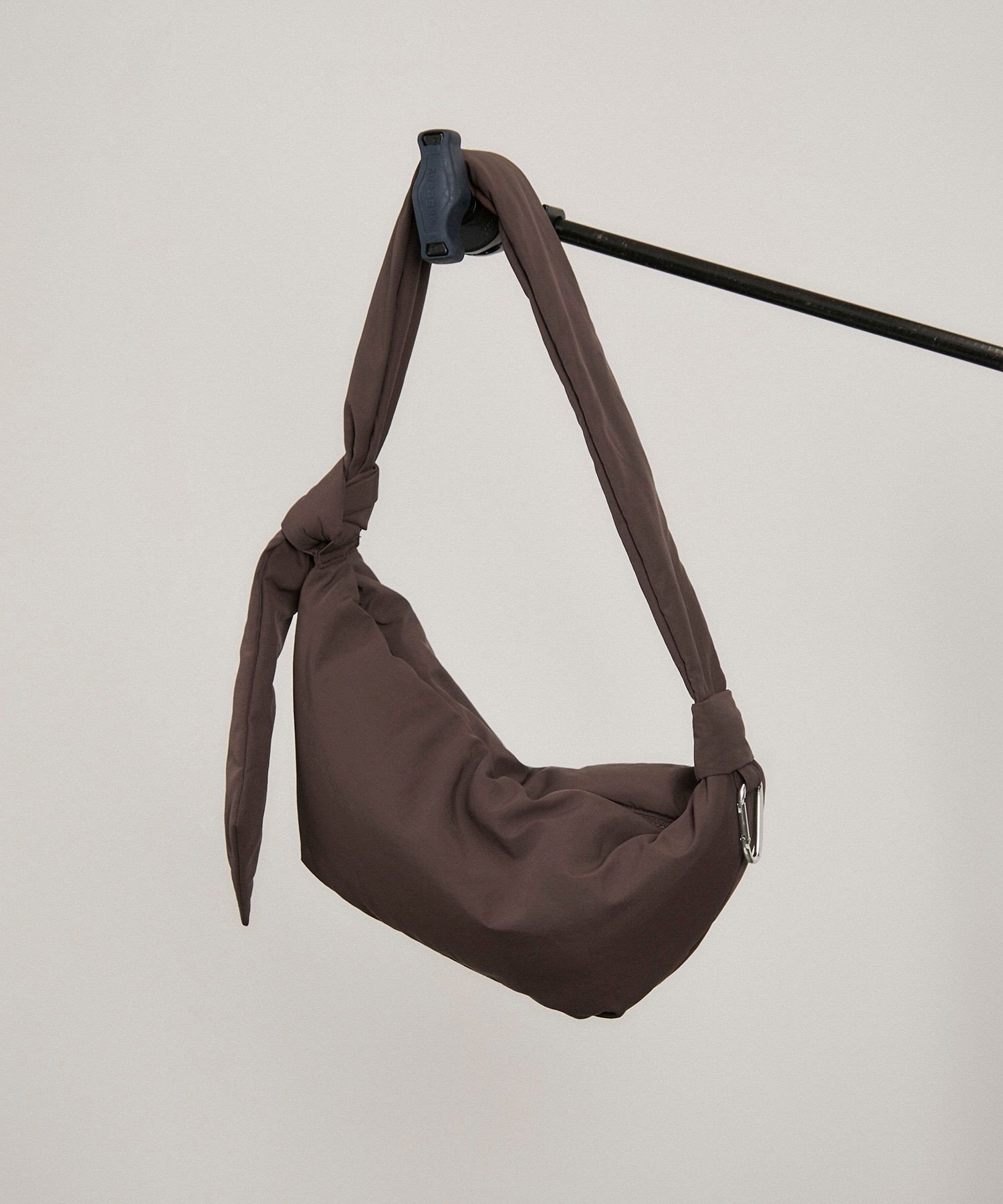【サロン アダム エ ロペ/SALON adam et rope'】の【WEB限定】パフナイロンショルダーバッグ インテリア・キッズ・メンズ・レディースファッション・服の通販 founy(ファニー) 　ファッション　Fashion　レディースファッション　WOMEN　バッグ　Bag　コンパクト　Compact　ショルダー　Shoulder　チャーム　Charm　ツイル　Twill　トレンド　Trend　フォルム　Form　ポケット　Pocket　ダークブラウン(20)|ID: prp329100004583870 ipo3291000000032492093