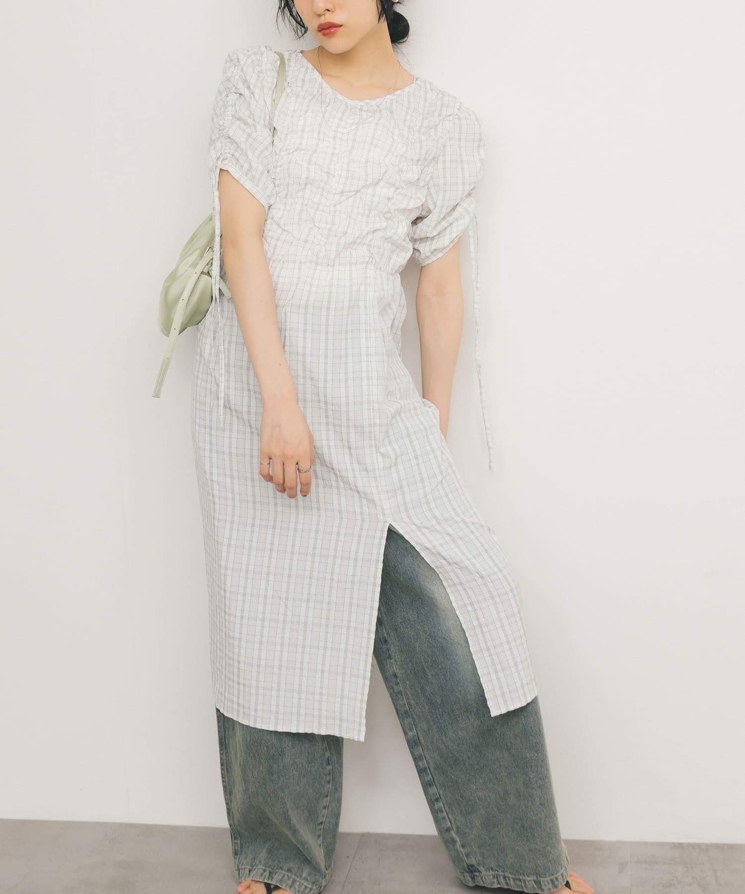 【ケービーエフ/KBF / URBAN RESEARCH】のランダムシャーリングチェックワンピース 人気、トレンドファッション・服の通販 founy(ファニー) 　ファッション　Fashion　レディースファッション　Fashion for Women　ワンピース　Dresses　2025年　2025　2025春夏・S/S　Spring/Summer 2025 SS25　シャーリング　Shirring, Ruched　スリット　Slit, Slit Detail　チェック　Check, Plaid, Tartan　デニム　Denim, Jeans Material　ランダム　Random, Irregular　夏　Summer　S/S・春夏　SS, Spring/Summer, Warm Season　 other-1|ID: prp329100004583960 ipo3291000000033150367
