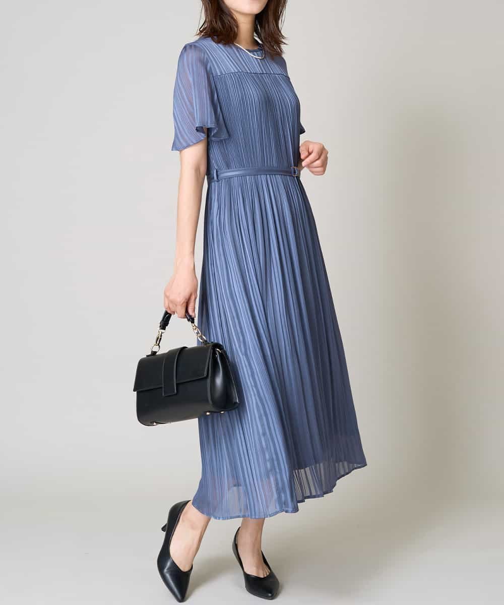 【アー ヴェー ヴェー/a.v.v】の【洗える】ランダムプリーツワンピース 人気、トレンドファッション・服の通販 founy(ファニー) 　ファッション　Fashion　レディースファッション　Fashion for Women　ワンピース　Dresses　洗える　Machine Washable　カーディガン　Cardigan, Knitwear　シューズ　Shoes, Footwear　ジャケット　Jacket, Outerwear　スリーブ　Sleeve, Long Sleeve / Short Sleeve　なめらか　Smooth, Silky Texture　フレア　Flare, Flared　プリーツ　Pleats, Pleated　再入荷　Restock / Back in Stock　おすすめ　Recommended / Our Picks　エレガント 上品　Elegant　結婚式　Wedding　二次会　After Party　 other-1|ID: prp329100004584018 ipo3291000000033212134