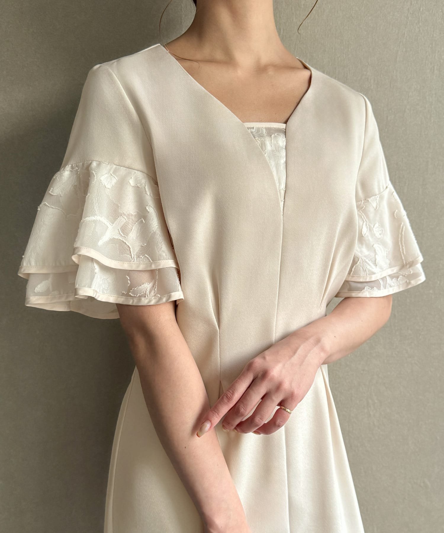 【ジュノア/JUNOAH】のシアーフリルスリーブワンピース インテリア・キッズ・メンズ・レディースファッション・服の通販 founy(ファニー) 　ファッション　Fashion　レディースファッション　Ladies' Fashion Online　ワンピース　Dress　アイボリー|ID: prp329100004584092 ipo3291000000032644393