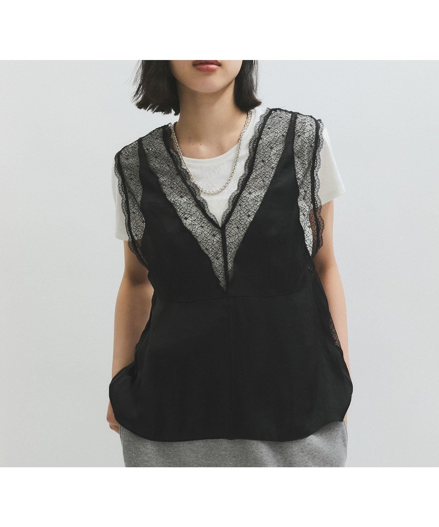 【アダム エ ロペ/ADAM ET ROPE'】のメロンメッシュレースジレ インテリア・キッズ・メンズ・レディースファッション・服の通販 founy(ファニー) 　ファッション　Fashion　レディースファッション　Fashion for Women　アウター　Coat / Outerwear Collection　トップス・カットソー　Cut & Sew Tops　ベスト&ジレ / 重ね着スタイル　Vests & Gilets　春　Spring　切替　Switching, Contrast Panel　サテン　Satin, Glossy Fabric　スラックス　Slacks, Dress Pants　タンク　Tank Top, Sleeveless Top　デニム　Denim, Jeans Material　ドレープ　Drape, Draping Fabric　ノースリーブ　Sleeveless, No-Sleeve　フェミニン　Feminine, Girly　ランジェリー　Lingerie, Intimate Wear　リボン　Ribbon, Bow　レース　Lace, Lace Fabric　S/S・春夏　SS, Spring/Summer, Warm Season　おすすめ　Recommended / Our Picks　夏　Summer　2025年　2025　2025春夏・S/S　Spring/Summer 2025 SS25　ブラック(01)|ID: prp329100004584196 ipo3291000000032712133