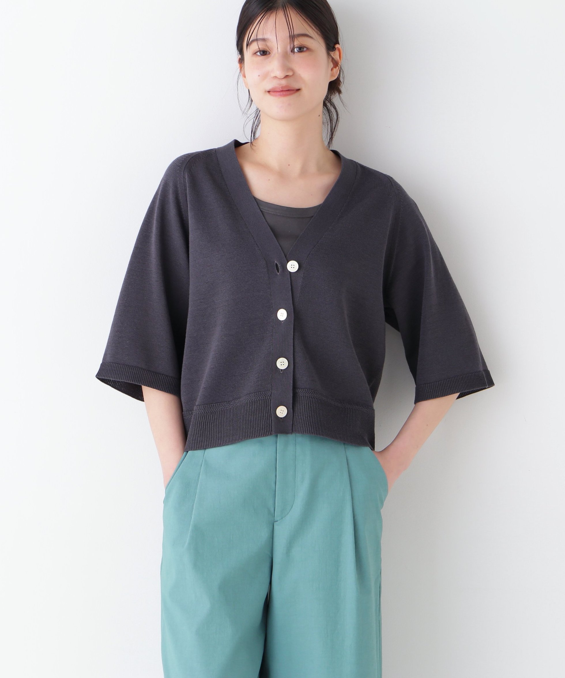 【ヒューマンウーマン/HUMAN WOMAN】のハイゲージギマラグランVカーデ インテリア・キッズ・メンズ・レディースファッション・服の通販 founy(ファニー) 　ファッション　Fashion　レディースファッション　Ladies' Fashion Online　おすすめ　Recommend　カーディガン　Cardigan　シンプル　Simple　スタンダード　Standard　夏　Summer　チャコール1|ID: prp329100004584211 ipo3291000000032621086