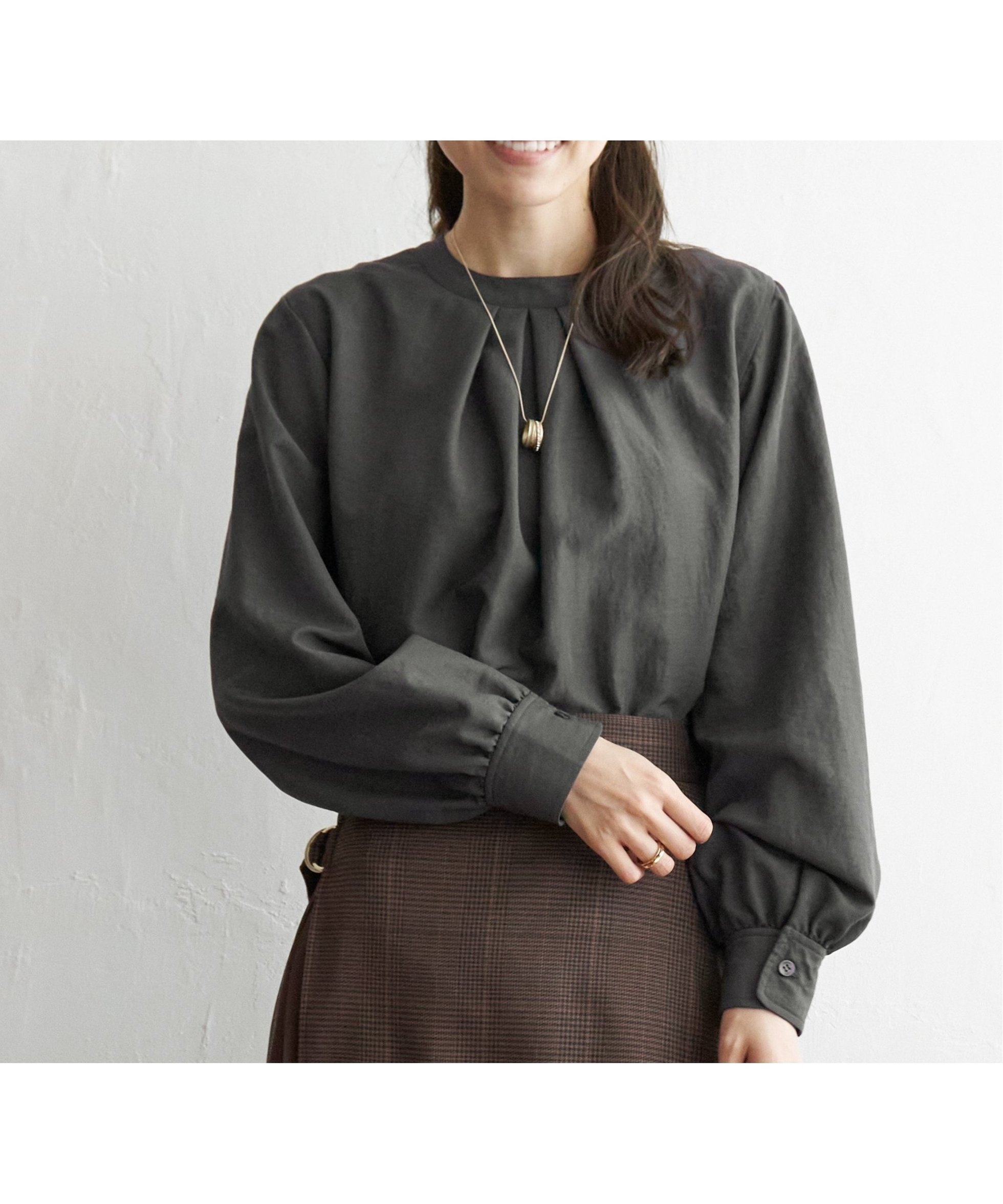 【イッカ/ikka】の前後2WAYバンドカラーシャツ インテリア・キッズ・メンズ・レディースファッション・服の通販 founy(ファニー) 　ファッション　Fashion　レディースファッション　Fashion for Women　トップス・カットソー　Cut & Sew Tops　シャツ・ブラウス・オフィスカジュアル　Elegant Blouses & Button-Ups　おすすめ　Recommended / Our Picks　インナー　Innerwear　スウェット / スエット　Sweatshirt, Sweatwear　スキッパー　Skipper, Open Collar　ベーシック　Basic, Essential　ロング　Long, Long-Length　春　Spring　チャコール|ID: prp329100004584615 ipo3291000000032721012