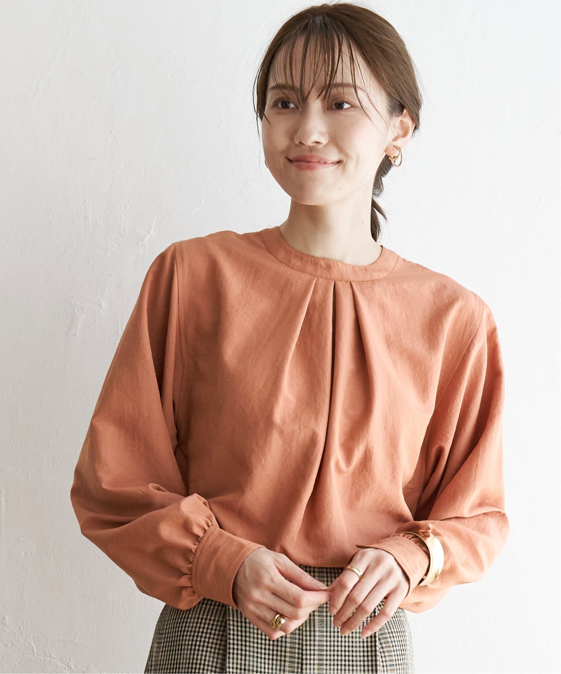 【イッカ/ikka】の前後2WAYバンドカラーシャツ インテリア・キッズ・メンズ・レディースファッション・服の通販 founy(ファニー) 　ファッション　Fashion　レディースファッション　Fashion for Women　トップス・カットソー　Cut & Sew Tops　シャツ・ブラウス・オフィスカジュアル　Elegant Blouses & Button-Ups　おすすめ　Recommended / Our Picks　インナー　Innerwear　スウェット / スエット　Sweatshirt, Sweatwear　スキッパー　Skipper, Open Collar　ベーシック　Basic, Essential　ロング　Long, Long-Length　春　Spring　オレンジ|ID: prp329100004584615 ipo3291000000032721015