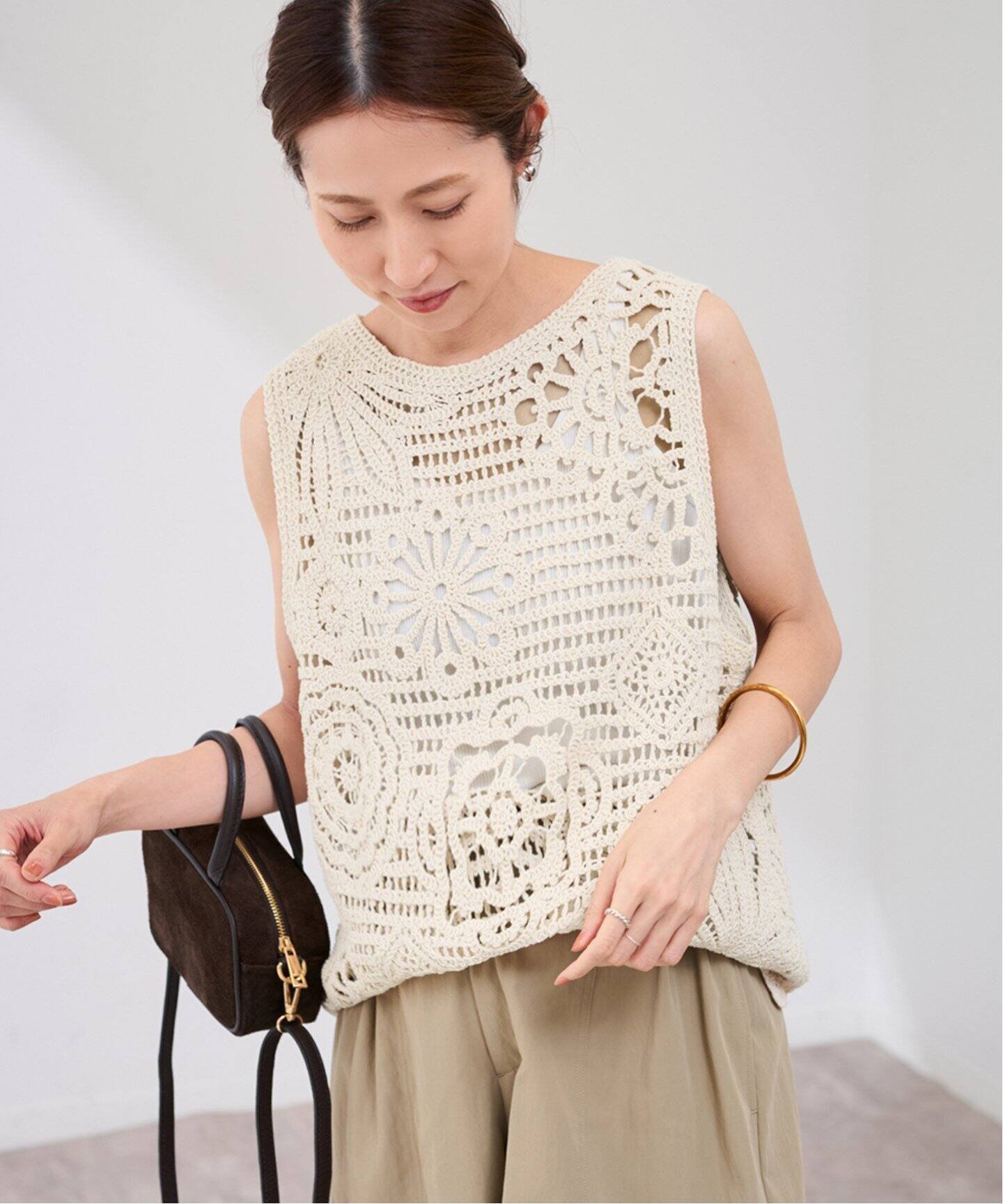 【フレームワーク/FRAMeWORK】のコットン刺繍ブラウス 人気、トレンドファッション・服の通販 founy(ファニー) 　ファッション　Fashion　レディースファッション　Fashion for Women　トップス・カットソー　Cut & Sew Tops　シャツ・ブラウス・オフィスカジュアル　Elegant Blouses & Button-Ups　おすすめ　Recommended / Our Picks　アシンメトリー　Asymmetrical Style　インナー　Innerwear　サロペット　Overalls, Salopette　パッチワーク　Patchwork, Mixed Fabric　モチーフ　Motif, Design Theme　 other-1|ID: prp329100004584670 ipo3291000000032754165