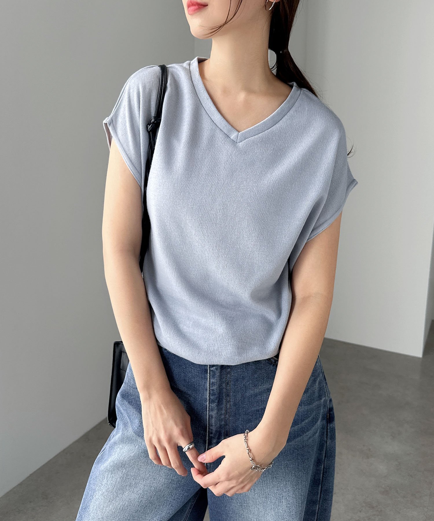 【アンドミー/andme】のVネック フレンチスリーブ ニットソー トップス インテリア・キッズ・メンズ・レディースファッション・服の通販 founy(ファニー) 　ファッション　Fashion　レディースファッション　Fashion for Women　トップス・カットソー　Cut & Sew Tops　ニット　Knit Tops & Sweaters　Vネックトップス　V-Neck Tops / V-Cut Neckline Shirts　スリーブ　Sleeve, Long Sleeve / Short Sleeve　ニットソー　Knit-Sewn, Cut & Sew Knit　バランス　Balance, Style Balance　フレンチ　French, French Style　人気　Popular, Best Seller　グレーブルー|ID: prp329100004584869 ipo3291000000033458807