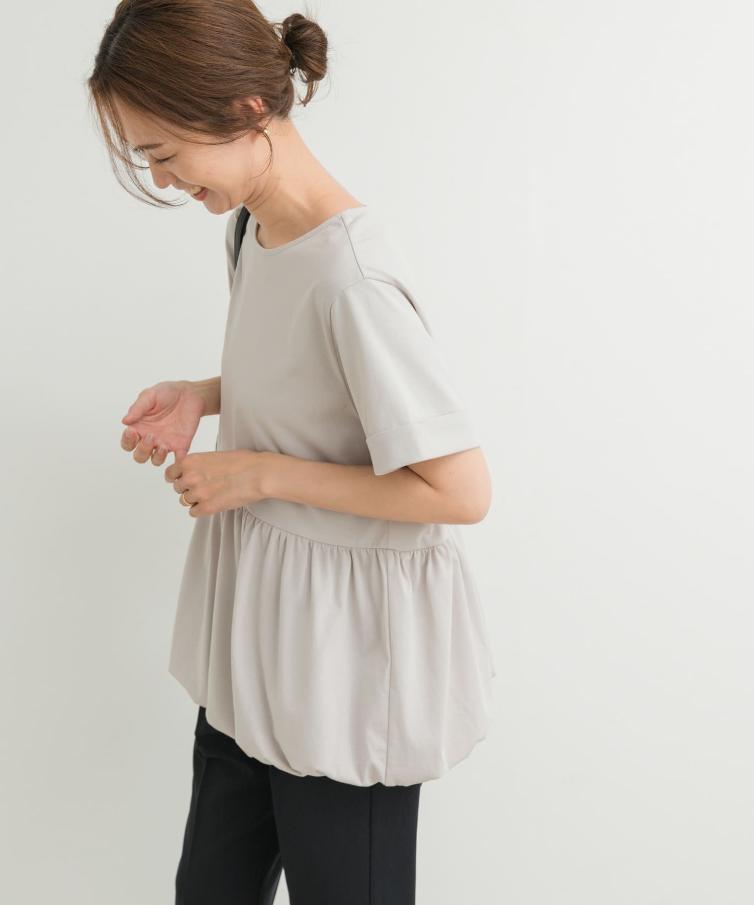 【アーバンリサーチ ドアーズ/URBAN RESEARCH DOORS】のペプラムバルーンTシャツ インテリア・キッズ・メンズ・レディースファッション・服の通販 founy(ファニー) 　ファッション　Fashion　レディースファッション　Fashion for Women　トップス・カットソー　Cut & Sew Tops　シャツ・ブラウス・オフィスカジュアル　Elegant Blouses & Button-Ups　ロングTシャツ・Tシャツ　Longline T-Shirts & Tees　ウェーブ　Wavy Pattern　カットソー　Cut and Sewn Top　ジャケット　Jacket, Outerwear　スラックス　Slacks, Dress Pants　チュール　Tulip, Tulip Motif　デニム　Denim, Jeans Material　なめらか　Smooth, Silky Texture　バルーン　Balloon, Balloon Silhouette　ベーシック　Basic, Essential　ペプラム　Peplum, Flared Hem　冬　Winter / This Winter　S/S・春夏　SS, Spring/Summer, Warm Season　夏　Summer　2025年　2025　2025春夏・S/S　Spring/Summer 2025 SS25　L.GRAY|ID: prp329100004585009 ipo3291000000032713523