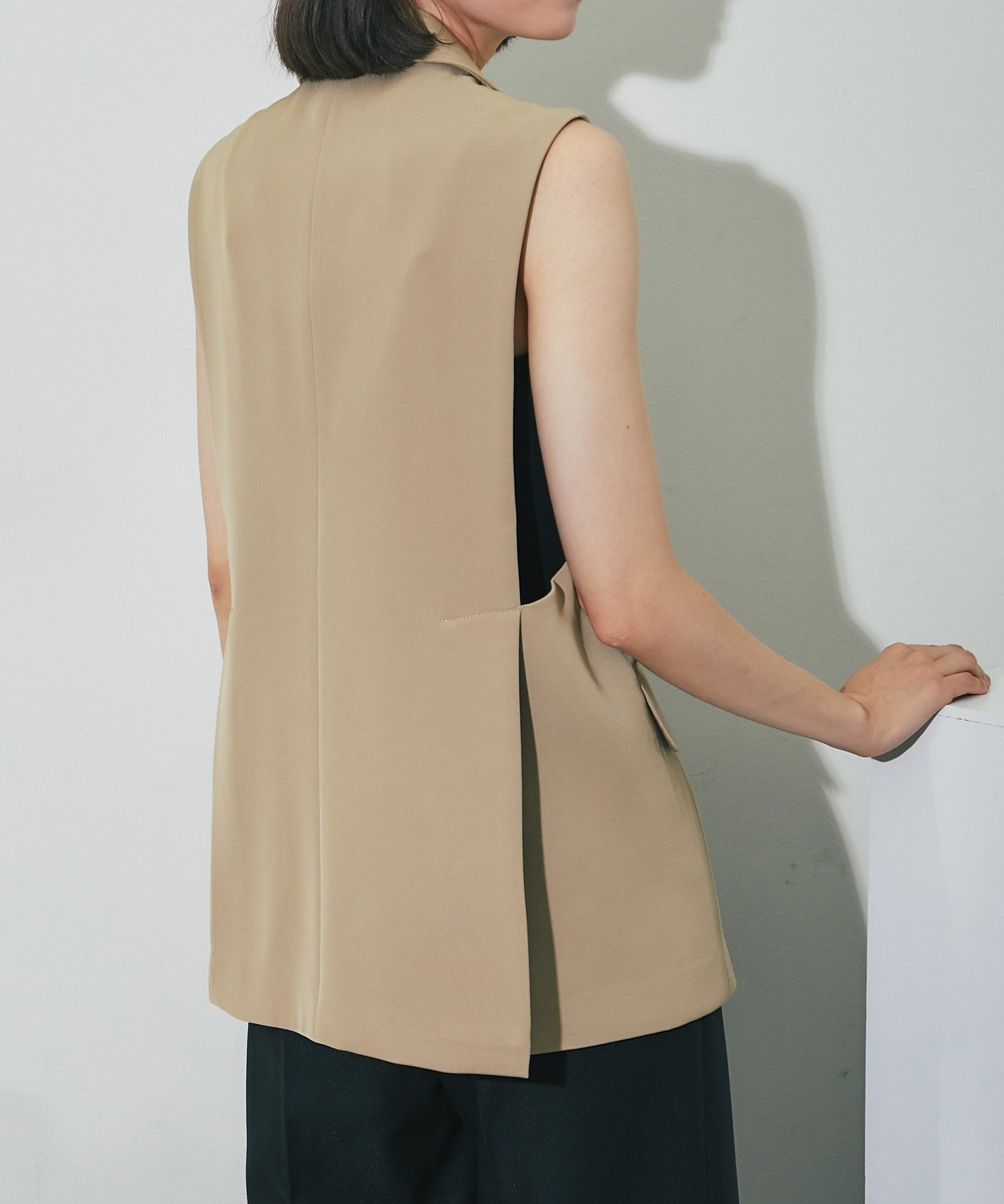 【スマイルオーキッド/SMILE ORCHID】のVネックジレ インテリア・キッズ・メンズ・レディースファッション・服の通販 founy(ファニー) 　ファッション　Fashion　レディースファッション　Fashion for Women　アウター　Coat / Outerwear Collection　トップス・カットソー　Cut & Sew Tops　ベスト&ジレ / 重ね着スタイル　Vests & Gilets　Vネックトップス　V-Neck Tops / V-Cut Neckline Shirts　おすすめ　Recommended / Our Picks　インナー　Innerwear　タンク　Tank Top, Sleeveless Top　トレンド　Trend, Trending Now　フォーマル　Formal, Dressy　ペプラム　Peplum, Flared Hem　ベージュ|ID: prp329100004585089 ipo3291000000032792289