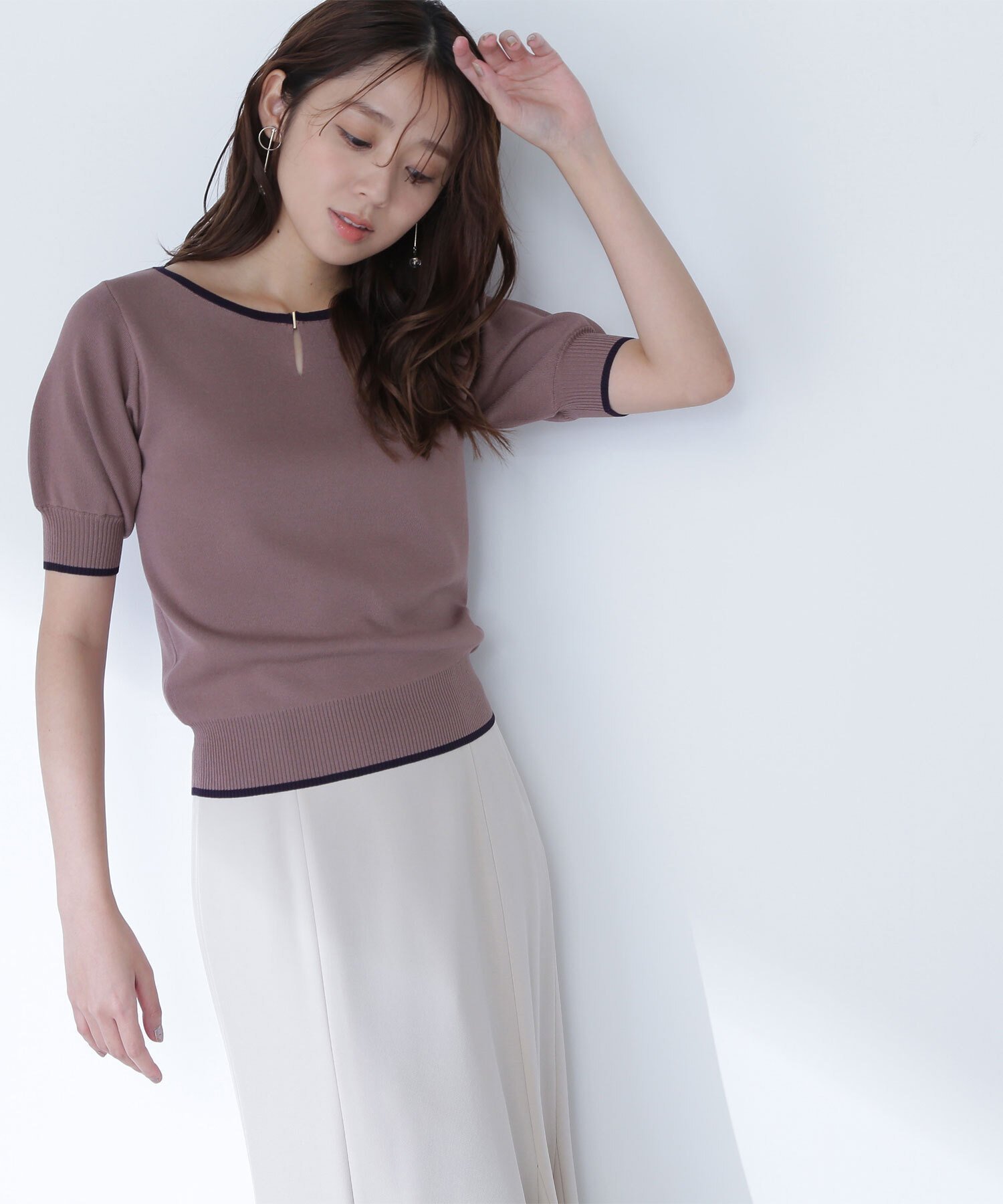 【ナチュラル ビューティー ベーシック/NATURAL BEAUTY BASIC】のバイカラーメタルポイントニット インテリア・キッズ・メンズ・レディースファッション・服の通販 founy(ファニー) 　ファッション　Fashion　レディースファッション　Fashion for Women　トップス・カットソー　Cut & Sew Tops　ニット　Knit Tops & Sweaters　フォルム　Silhouette, Form　フロント　Front, Front Design　モカ×ネイビー2|ID: prp329100004585178 ipo3291000000033651277