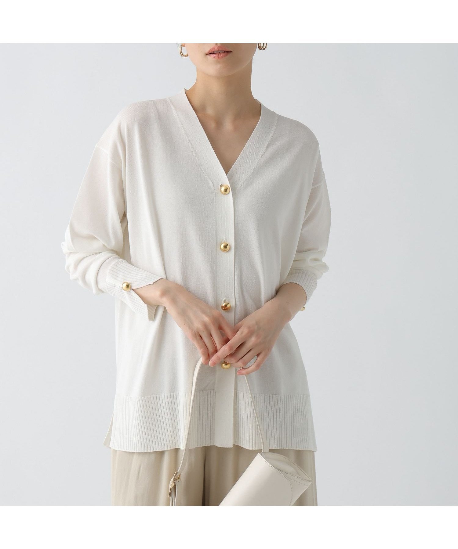 【エルーラ/Elura】のサマープロテクトVネックカーディガン / 495593 インテリア・キッズ・メンズ・レディースファッション・服の通販 founy(ファニー) 　ファッション　Fashion　レディースファッション　Fashion for Women　トップス・カットソー　Cut & Sew Tops　カーディガン・羽織り　Layered Style Cardigans　Vネックトップス　V-Neck Tops / V-Cut Neckline Shirts　カーディガン　Cardigan, Knitwear　サマー　Summer, Summer Style　シンプル　Simple, Minimal　スラックス　Slacks, Dress Pants　デニム　Denim, Jeans Material　フェミニン　Feminine, Girly　エレガント 上品　Elegant　ホワイト02|ID: prp329100004585214 ipo3291000000033550745