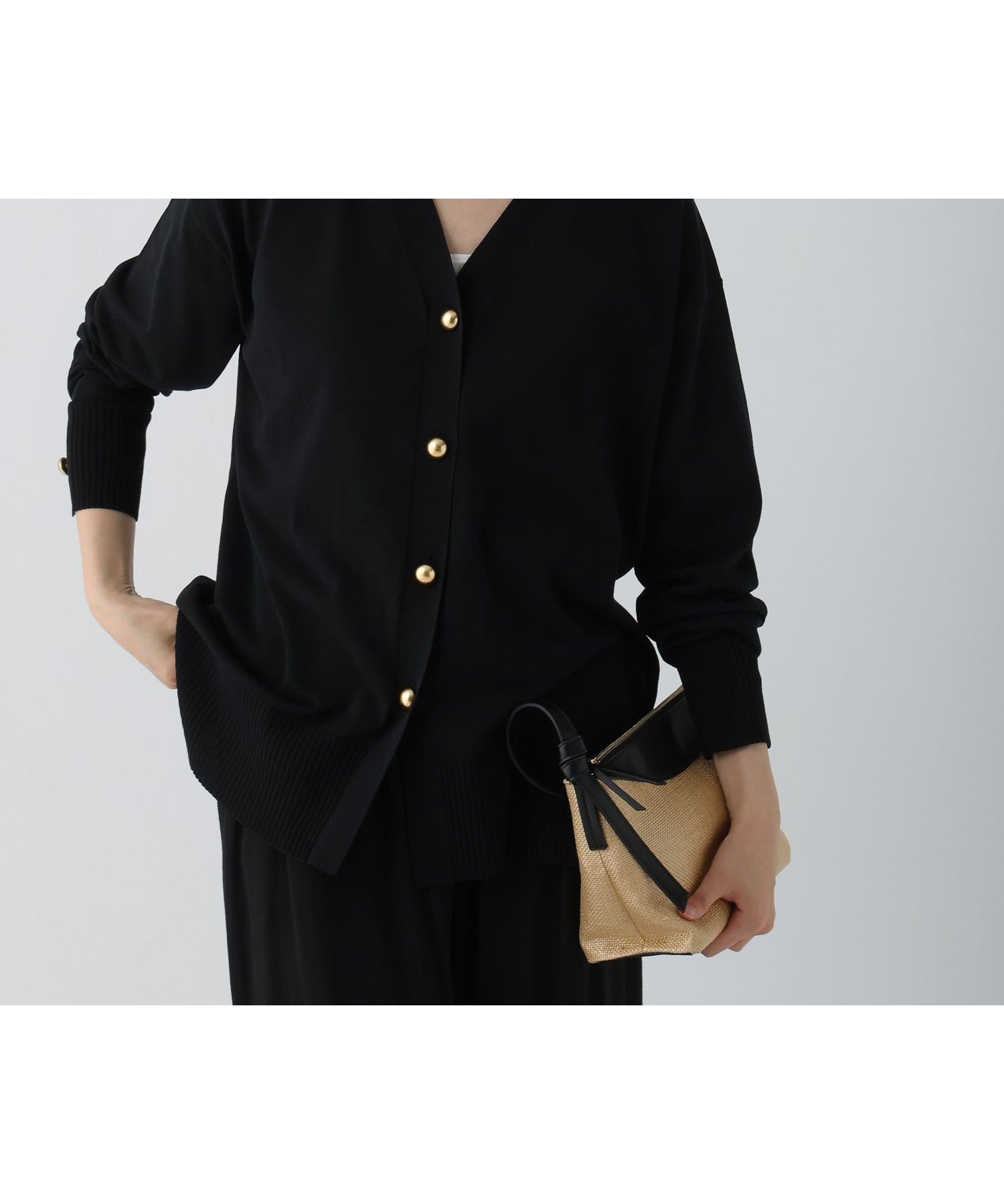 【エルーラ/Elura】のサマープロテクトVネックカーディガン / 495593 インテリア・キッズ・メンズ・レディースファッション・服の通販 founy(ファニー) 　ファッション　Fashion　レディースファッション　Fashion for Women　トップス・カットソー　Cut & Sew Tops　カーディガン・羽織り　Layered Style Cardigans　Vネックトップス　V-Neck Tops / V-Cut Neckline Shirts　カーディガン　Cardigan, Knitwear　サマー　Summer, Summer Style　シンプル　Simple, Minimal　スラックス　Slacks, Dress Pants　デニム　Denim, Jeans Material　フェミニン　Feminine, Girly　エレガント 上品　Elegant　ブラック09|ID: prp329100004585214 ipo3291000000033550746