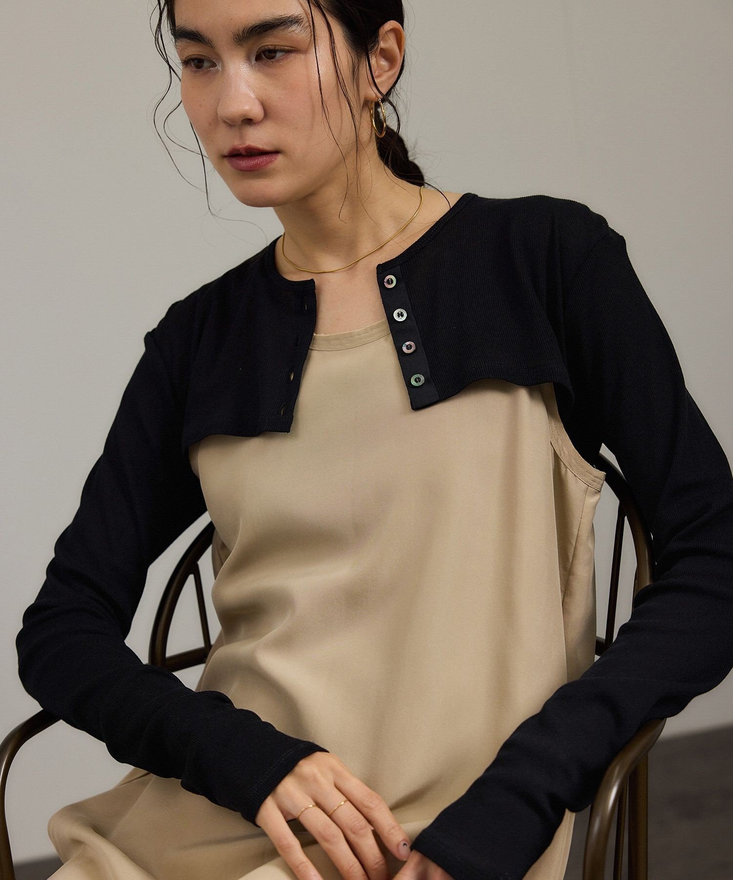 【サロン アダム エ ロペ/SALON adam et rope'】のnu=layerショート丈カーディガン インテリア・キッズ・メンズ・レディースファッション・服の通販 founy(ファニー) 　ファッション　Fashion　レディースファッション　WOMEN　トップス・カットソー　Tops/Tshirt　カーディガン　Cardigans　エアリー　Airy　カーディガン　Cardigan　シアー　Sheer　ショート　Short　ボレロ　Bolero　ブラック(01)|ID: prp329100004585756 ipo3291000000032515904