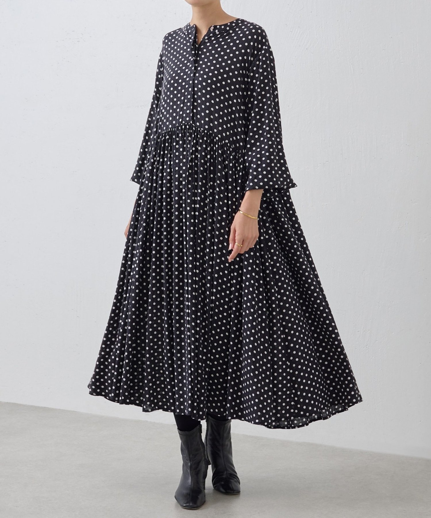 【ビアズリー/BEARDSLEY】のドットギャザーワンピース インテリア・キッズ・メンズ・レディースファッション・服の通販 founy(ファニー) 　ファッション　Fashion　レディースファッション　Fashion for Women　ワンピース　Dresses　カーディガン　Cardigan, Knitwear　ギャザー　Gathered, Ruffled　ショート　Short, Short Length　とろみ　Fluid, Flowy Fabric　チェック　Check, Plaid, Tartan　チュニック　Tunic, Long Top　ドット　Polka Dot, Dot Pattern　ベスト　Vest, Waistcoat　ポケット　Pocket, Pocket Detail　ポンチョ　Poncho, Cape Style　無地　Plain, Solid Color　ラウンド　Round, Round Neck　ロング　Long, Long-Length　再入荷　Restock / Back in Stock　おすすめ　Recommended / Our Picks　ブラック|ID: prp329100004586175 ipo3291000000034371249