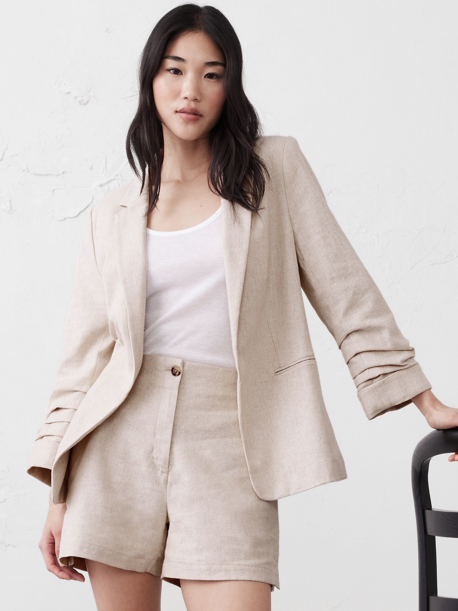 【バナナリパブリック ファクトリーストア/BANANA REPUBLIC FACTORY STORE】のBANANA REPUBLIC FACTORY STORE リネンブレンド ヘリンボーン ヘイデンブレザー インテリア・キッズ・メンズ・レディースファッション・服の通販 founy(ファニー) 　ファッション　Fashion　レディースファッション　Ladies' Fashion Online　シャーリング　Shirring　スタイリッシュ　Stylish　スリーブ　Sleeve　ヘリンボーン　Herringbone　リネン　Linen　FLAX_F99|ID: prp329100004586398 ipo3291000000032521570